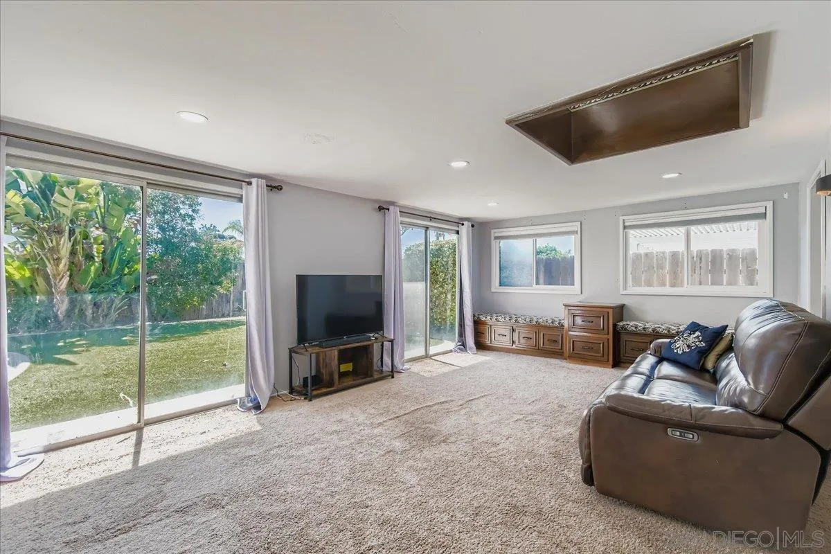 https://cdn.realtyfeed.com/cdn/127/250040609/a40bda0da726e28ab226d73087664ff7.webp