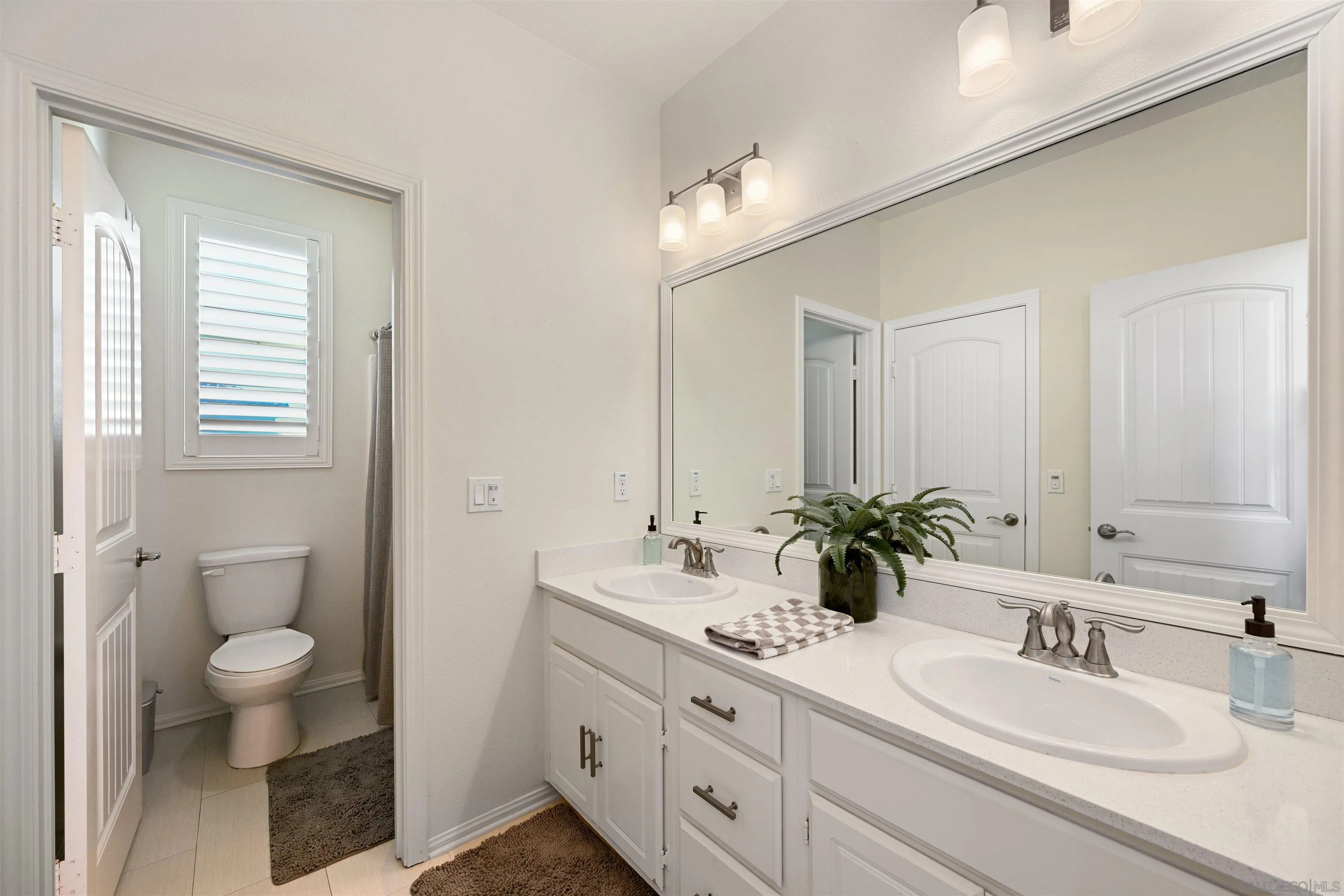 https://cdn.realtyfeed.com/cdn/127/250040612/3b071b964f4e686e2bcffa21ccdacff2.webp