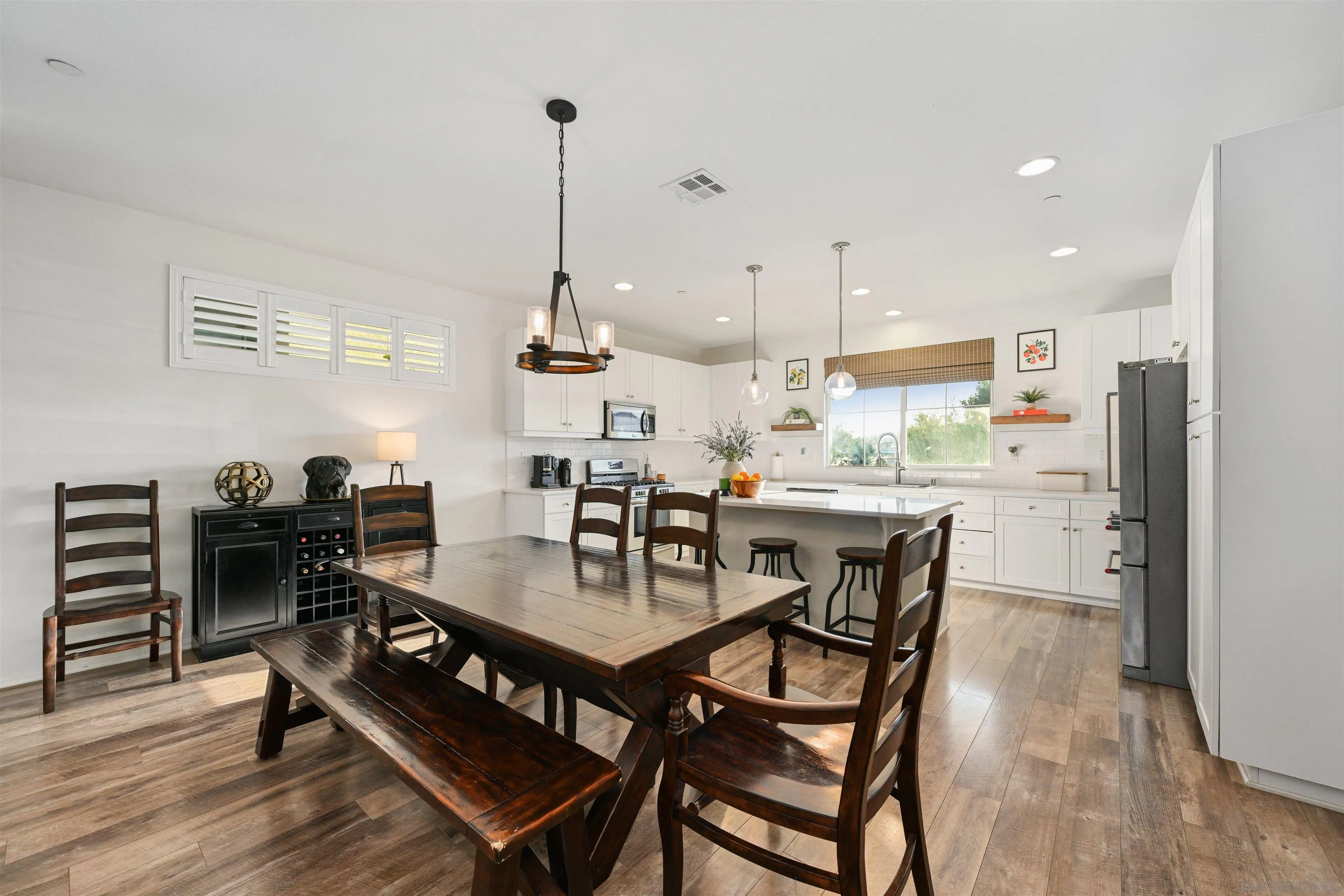 https://cdn.realtyfeed.com/cdn/127/250040612/af48e5f6e3eaef8fda8812a993d6f667.webp