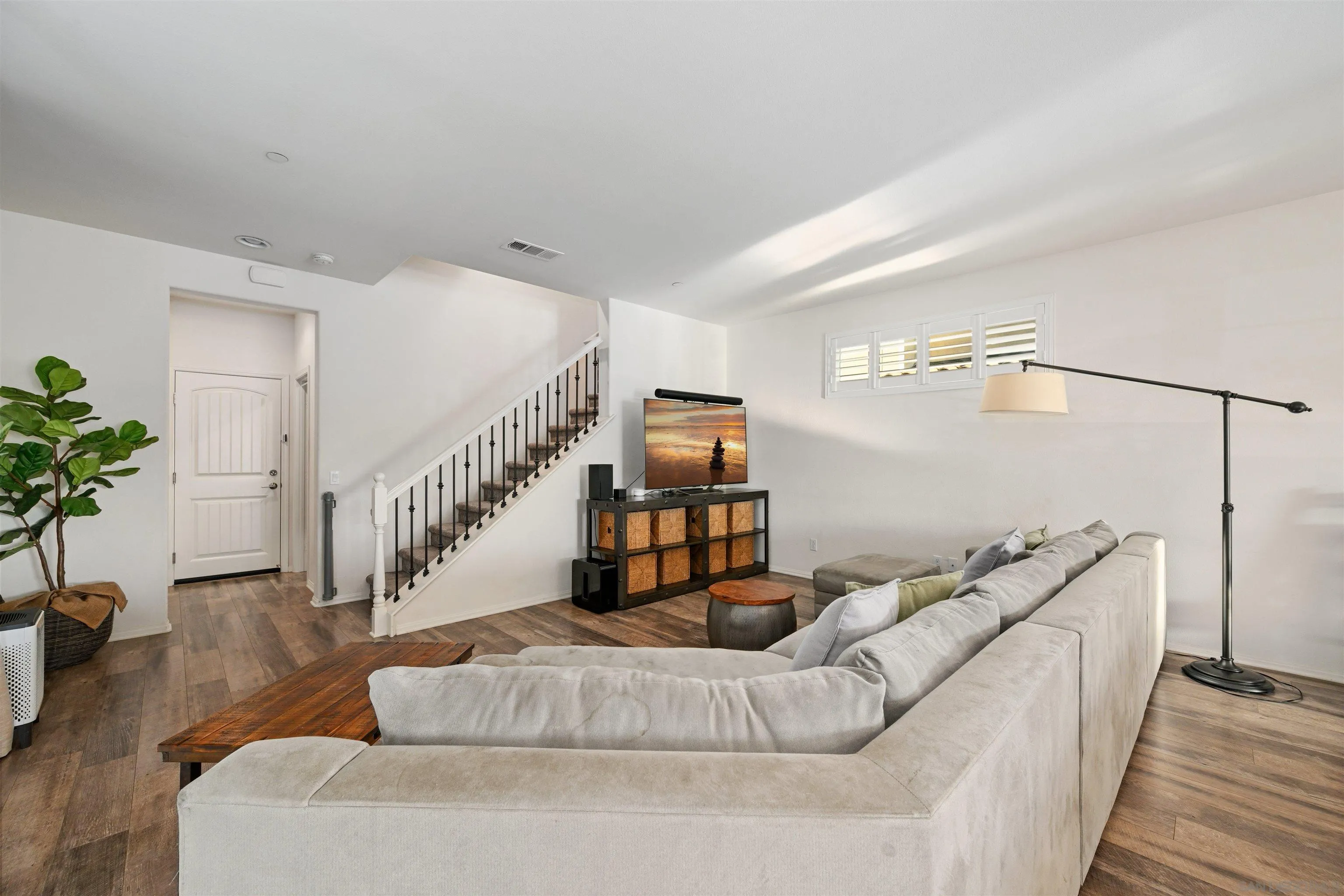 https://cdn.realtyfeed.com/cdn/127/250040612/bc01cb4996df66a9602eaa3c1d6a603a.webp