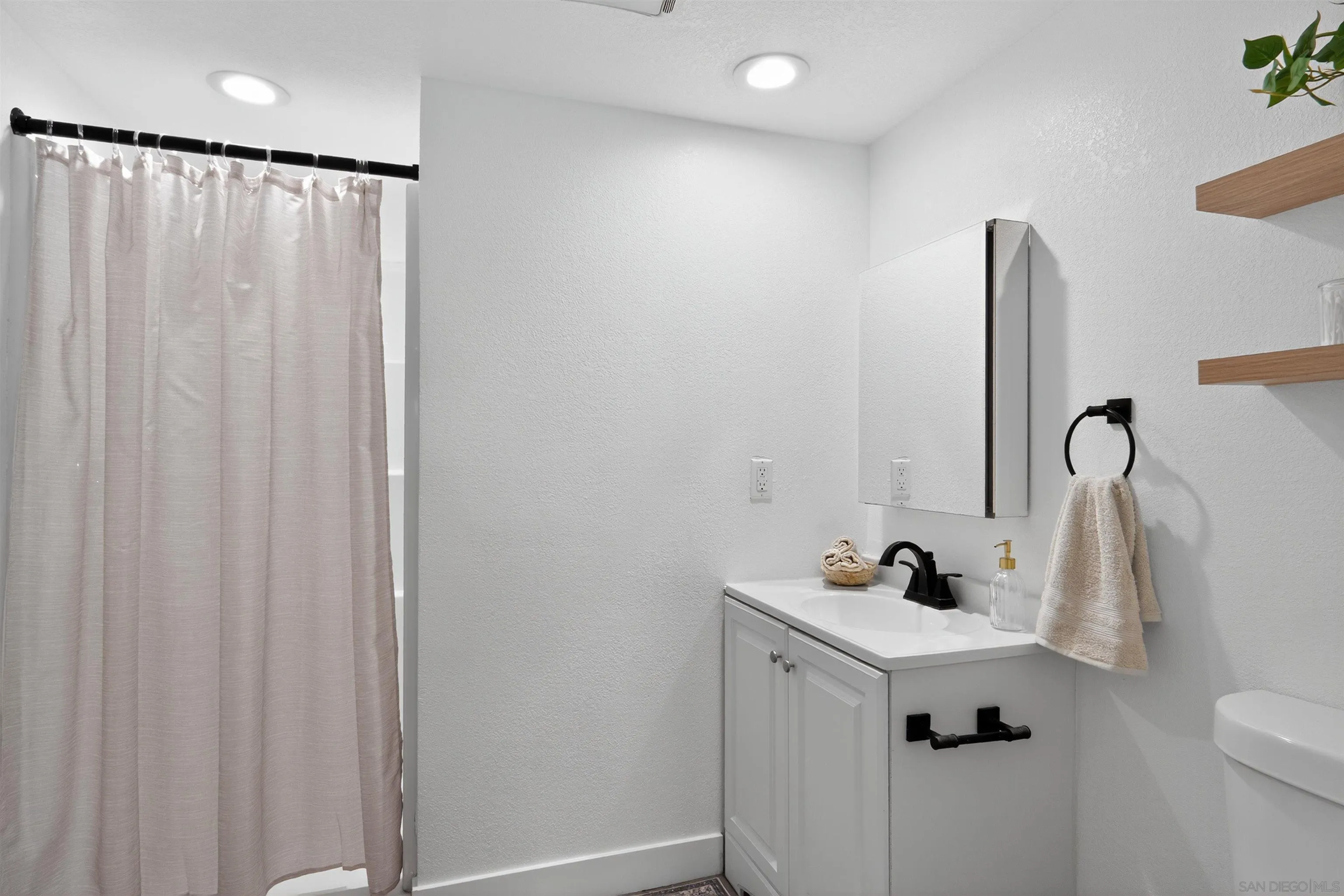 https://cdn.realtyfeed.com/cdn/127/250040613/9b14572d9d3a3a64b1f86670edfbaf39.webp