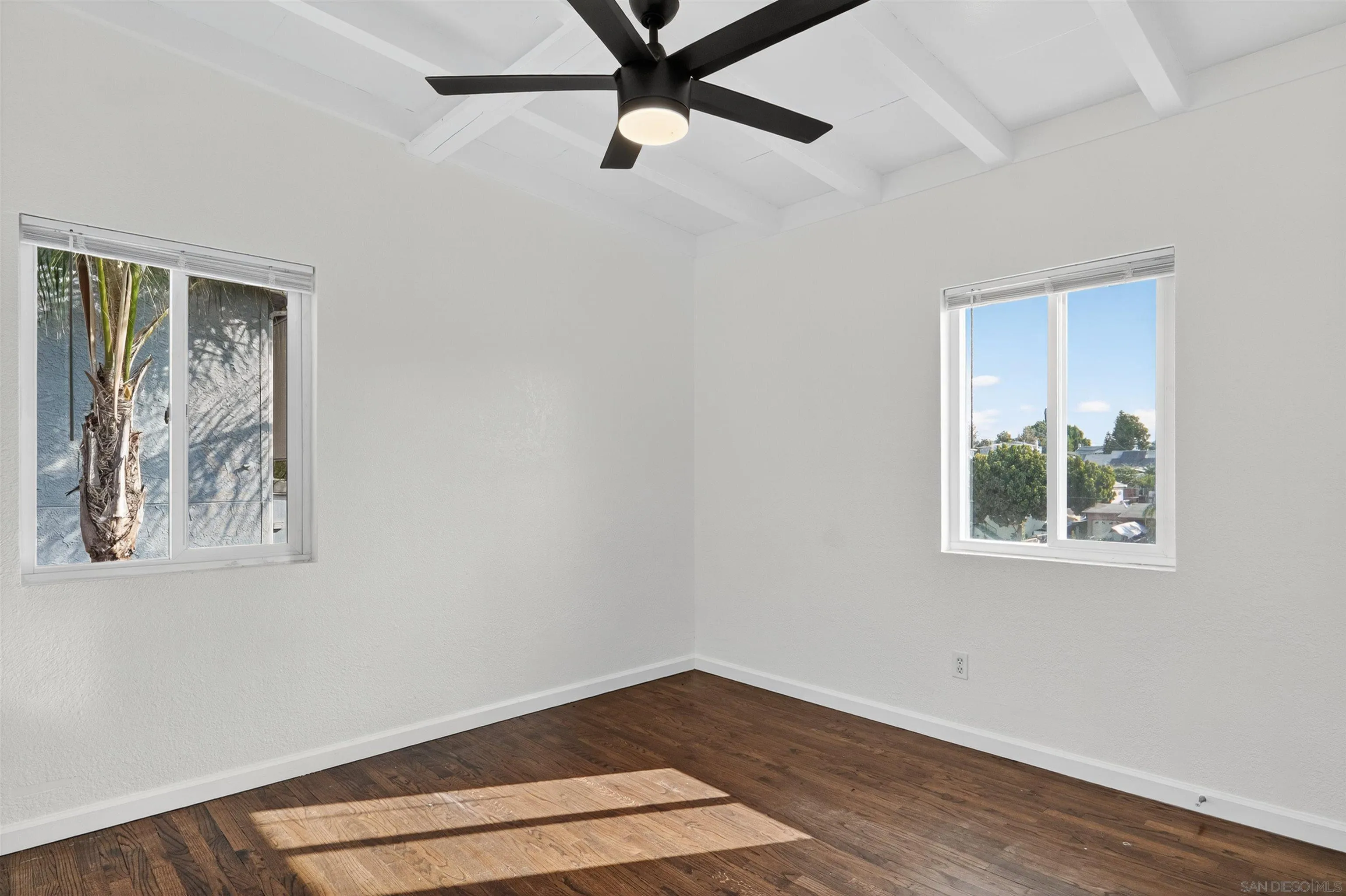 https://cdn.realtyfeed.com/cdn/127/250040613/ff95fcc92c8d484f0aaa113bf44d6e6b.webp
