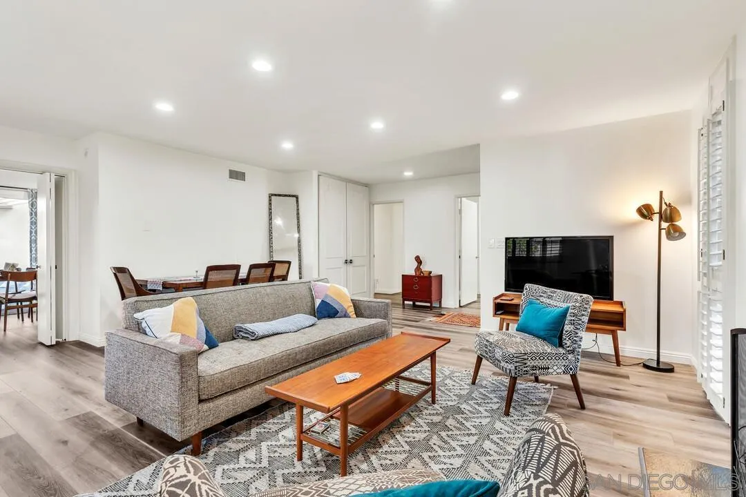 https://cdn.realtyfeed.com/cdn/127/250040614/8f74b975e9881aeb37da81211f45cd73.webp