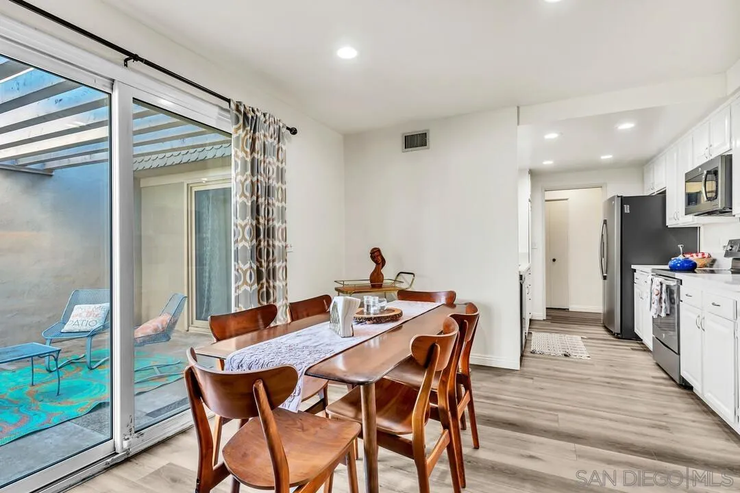 https://cdn.realtyfeed.com/cdn/127/250040614/93973a0d51454d8e06159cf29de07d3c.webp