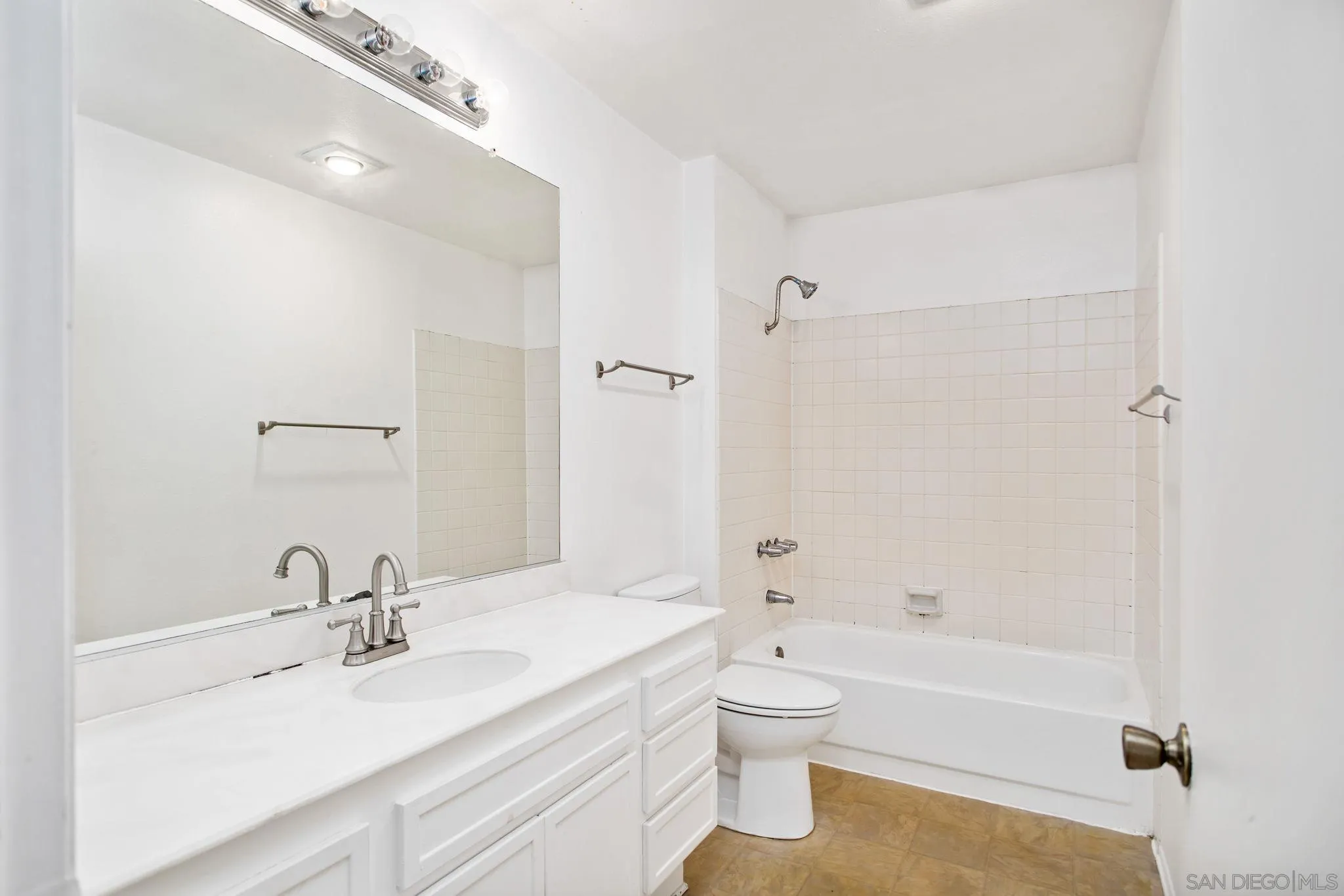 Photo #14: 250040623 Listing: Photo #14