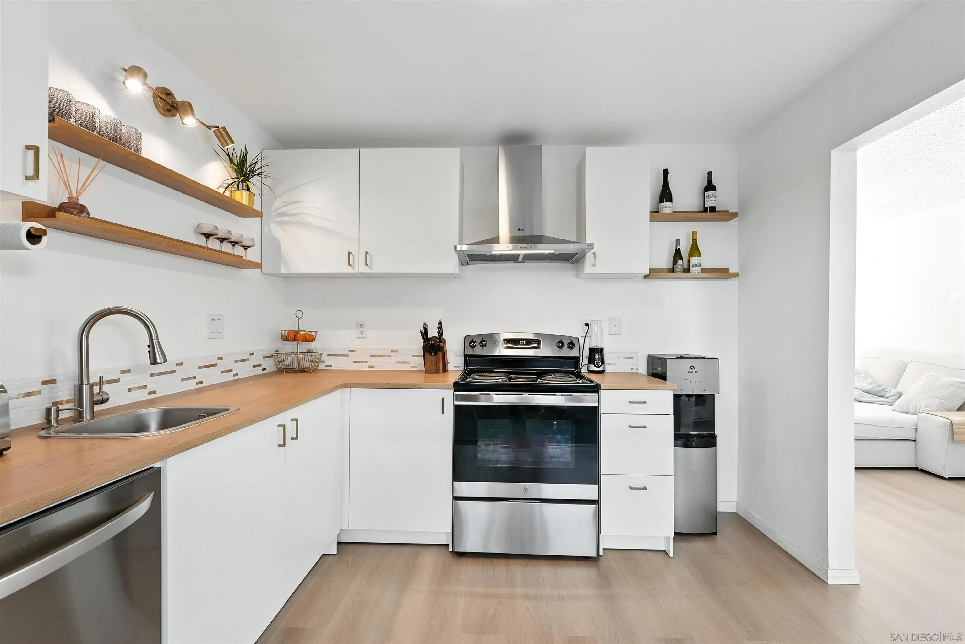 https://cdn.realtyfeed.com/cdn/127/250040627/44454d463f2b5fefc575077856a136d2.webp