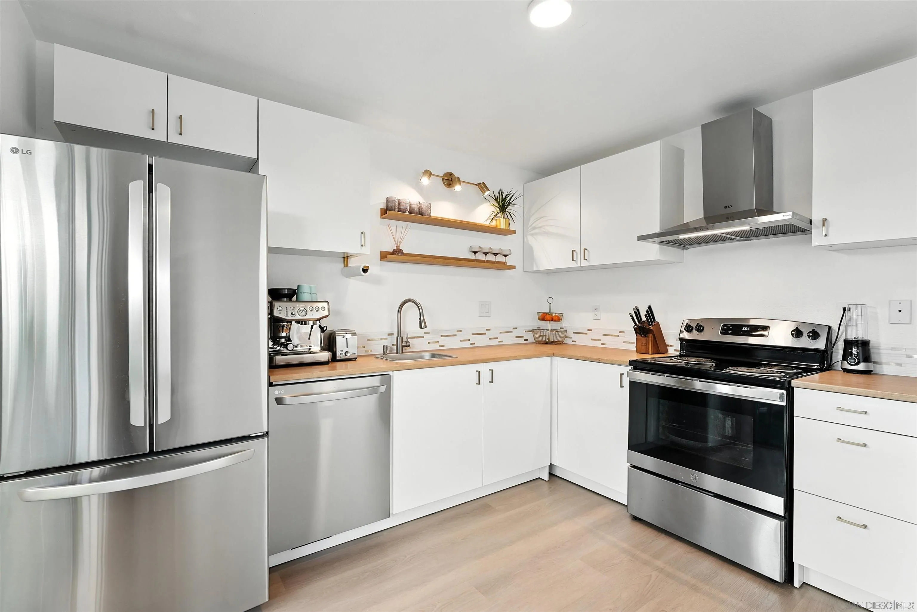 https://cdn.realtyfeed.com/cdn/127/250040627/79883b7dae8d73e743111ffa1c3b7dca.webp