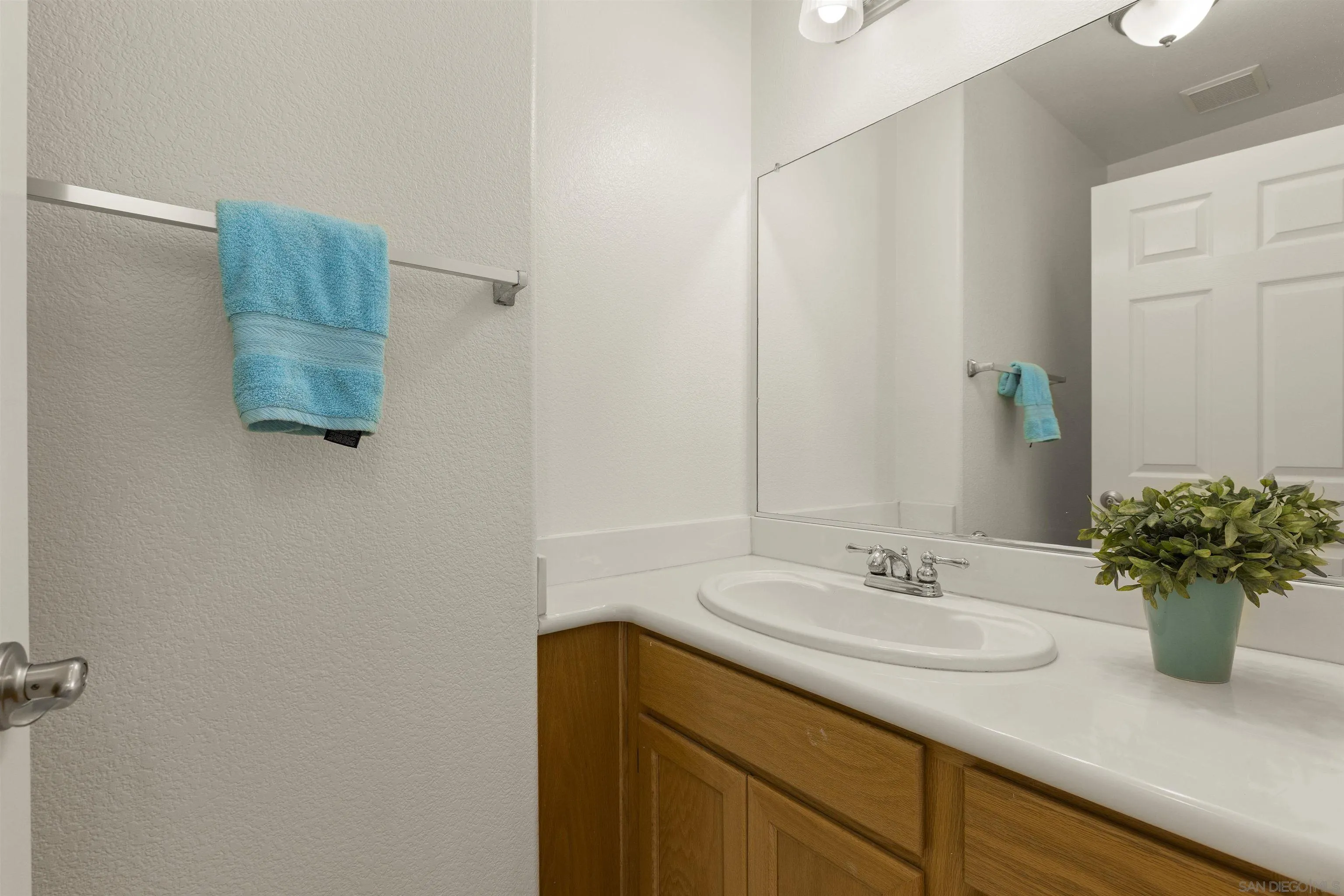 https://cdn.realtyfeed.com/cdn/127/250040628/020b6ab5e79dd974ebe4e309fddfd951.webp