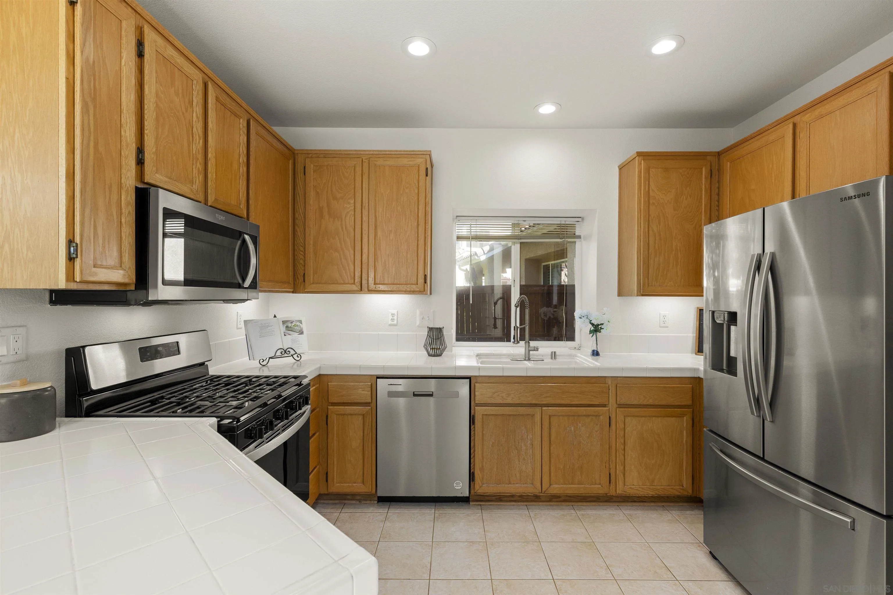 https://cdn.realtyfeed.com/cdn/127/250040628/55733a28f21e0b468f6dd381d2e5de04.webp