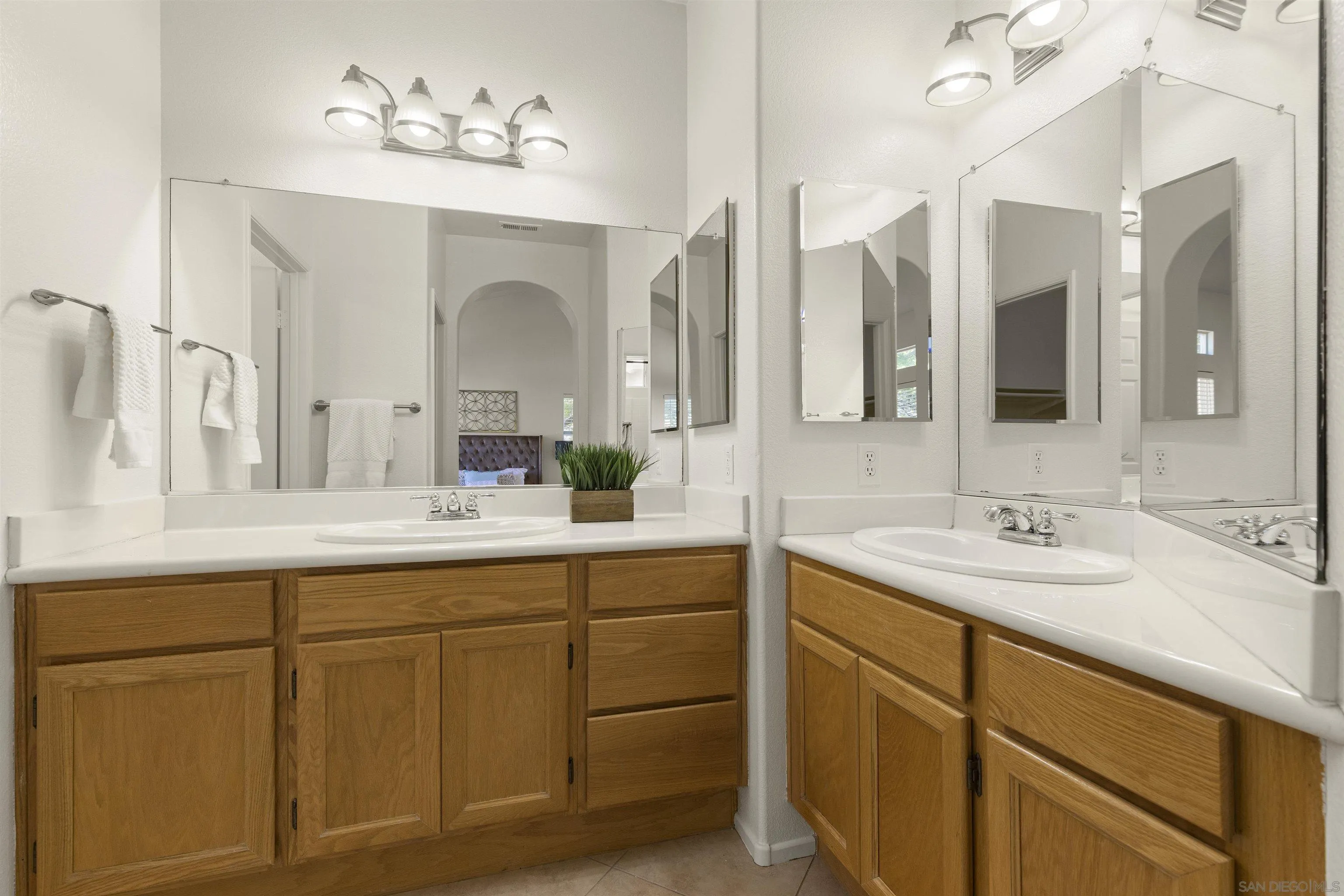 https://cdn.realtyfeed.com/cdn/127/250040628/e8225bcc8823cff74c3e1fb2458a0b66.webp