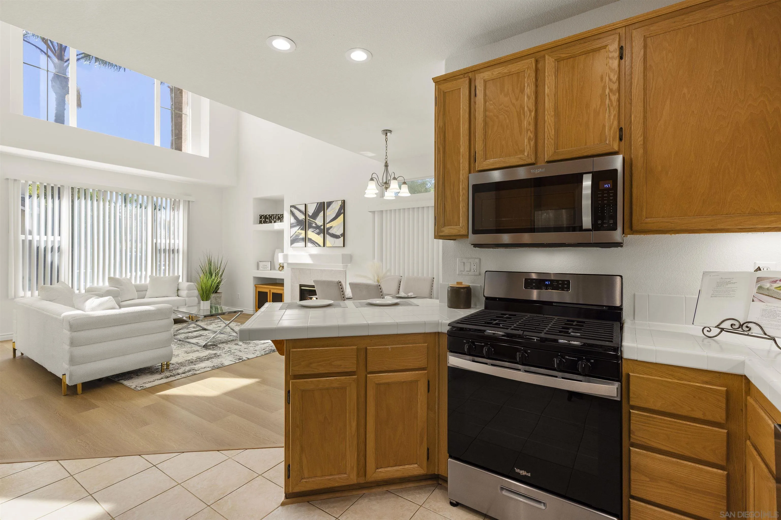 https://cdn.realtyfeed.com/cdn/127/250040628/fb0a37a0a82aaa6f09d1350df583f305.webp