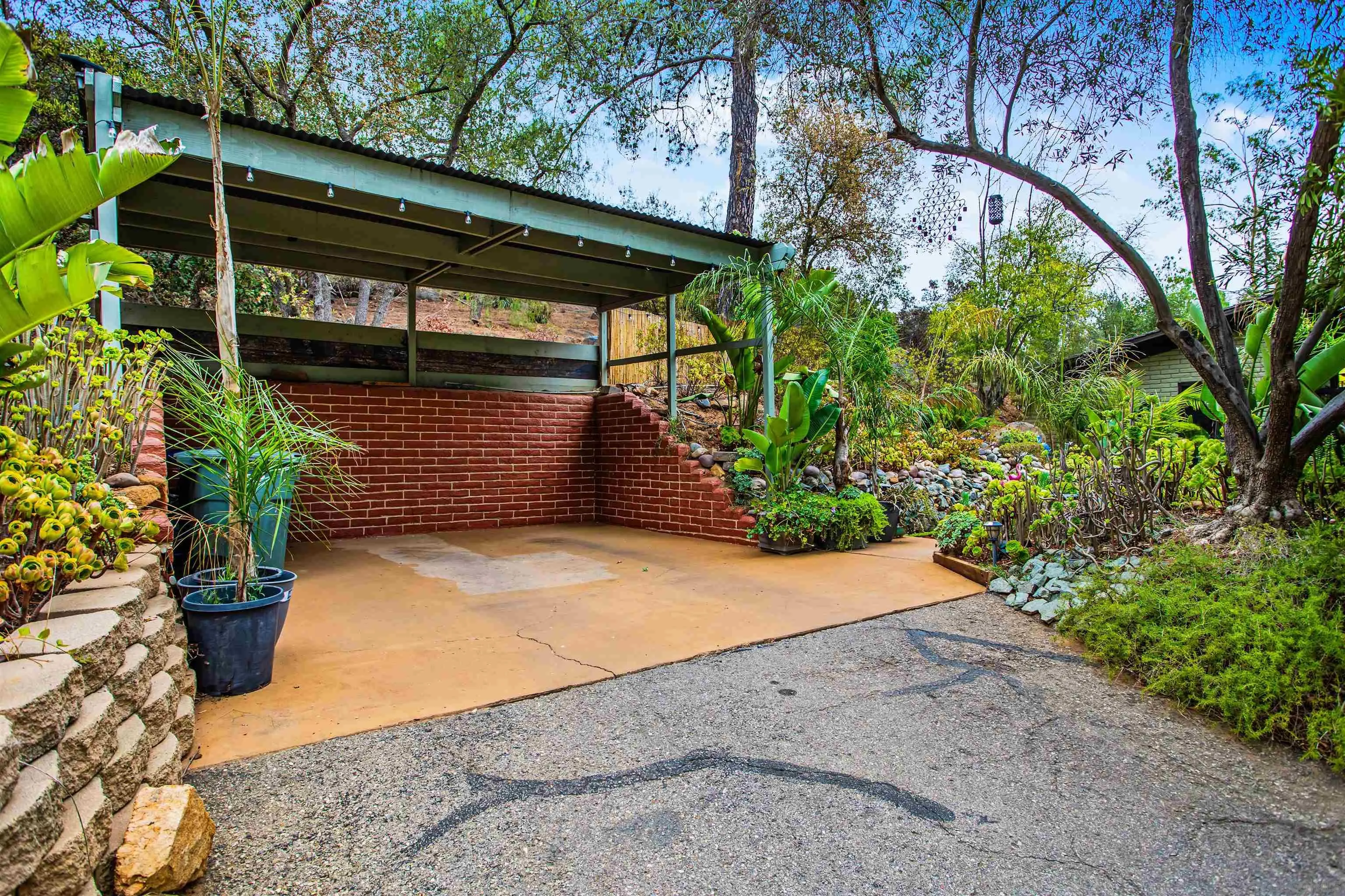https://cdn.realtyfeed.com/cdn/127/250040629/a18c4c51499de8170d38f8eff33b2f0d.webp