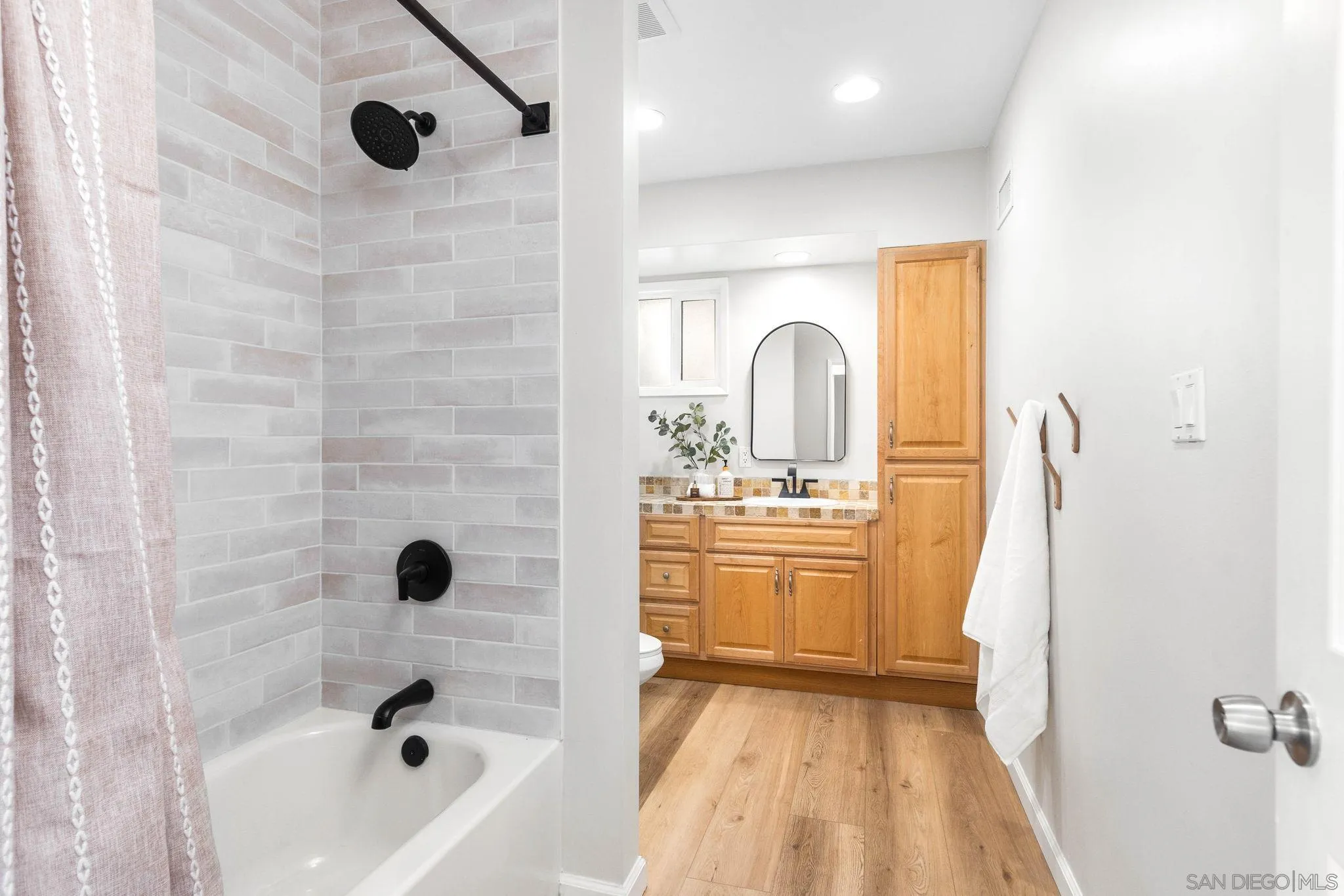 https://cdn.realtyfeed.com/cdn/127/250040632/96ec485336156e3a95704c7b73f30e56.webp