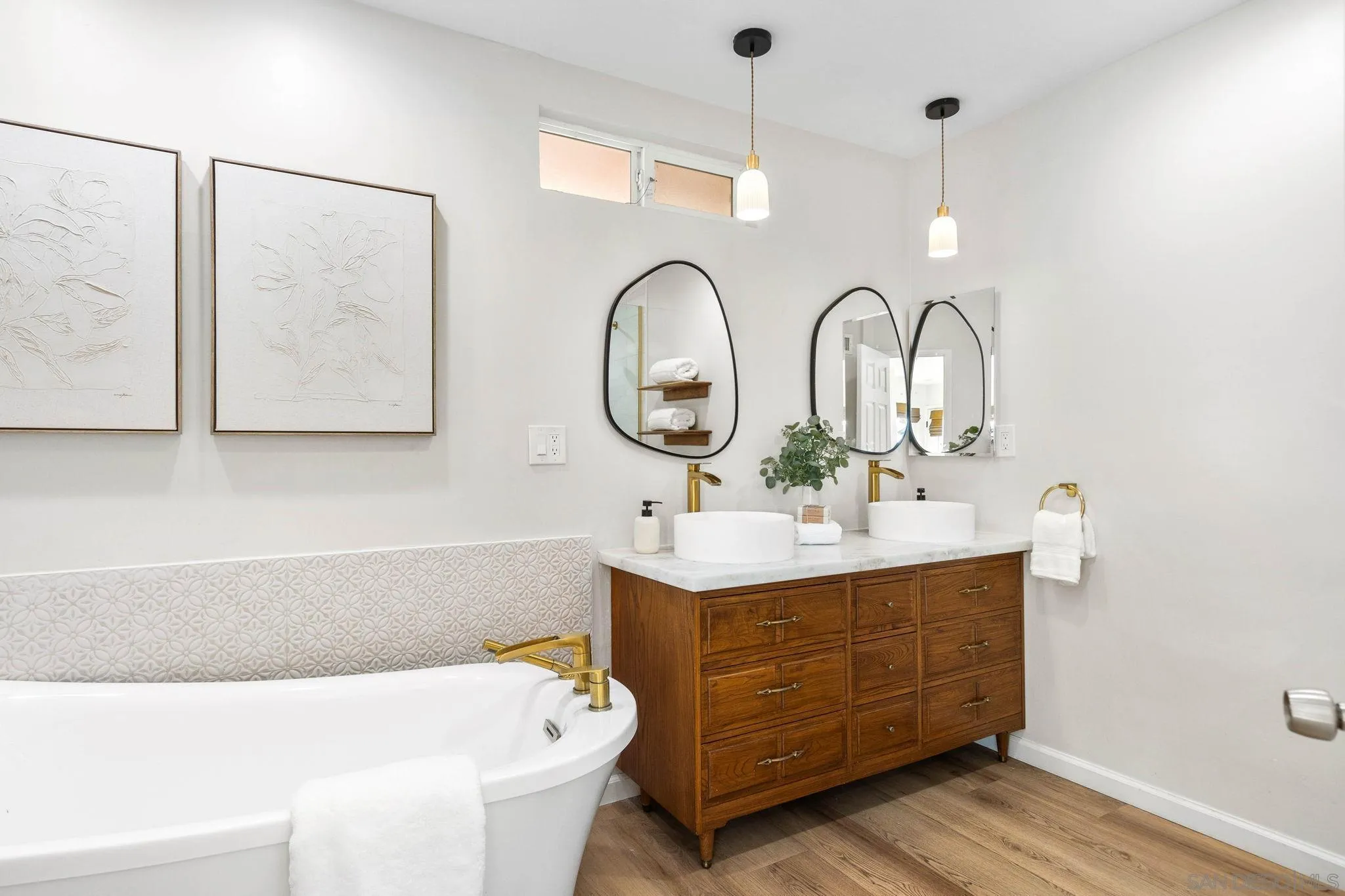 https://cdn.realtyfeed.com/cdn/127/250040632/a2ae95c7910a0a29a796f3a2edd02417.webp