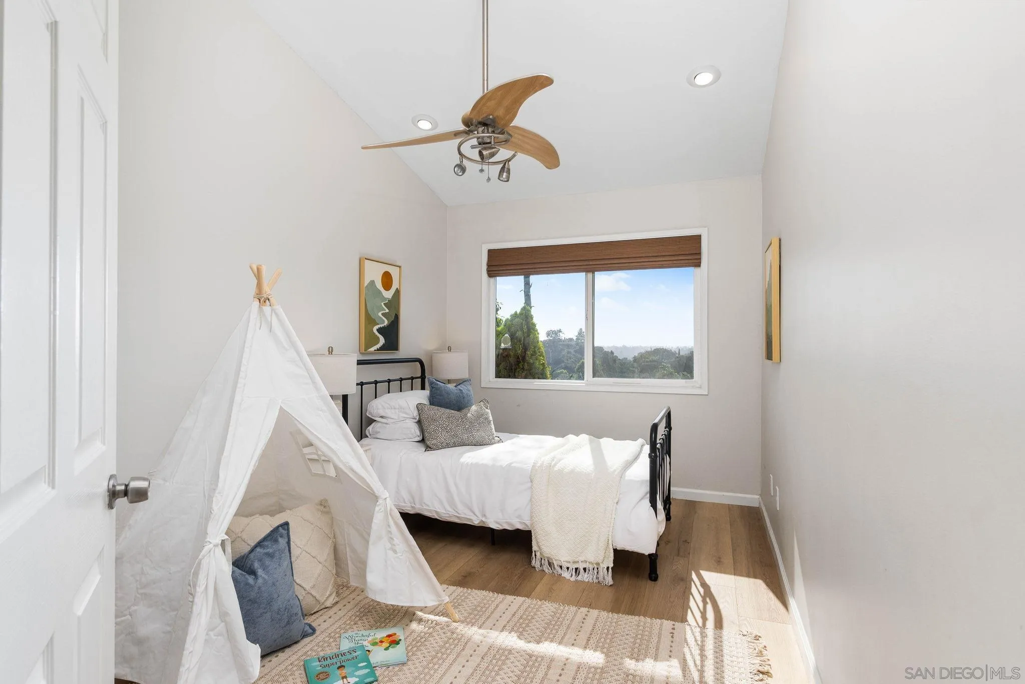 https://cdn.realtyfeed.com/cdn/127/250040632/e02afe9f62a3a9cc1978e9f5ad3b1840.webp