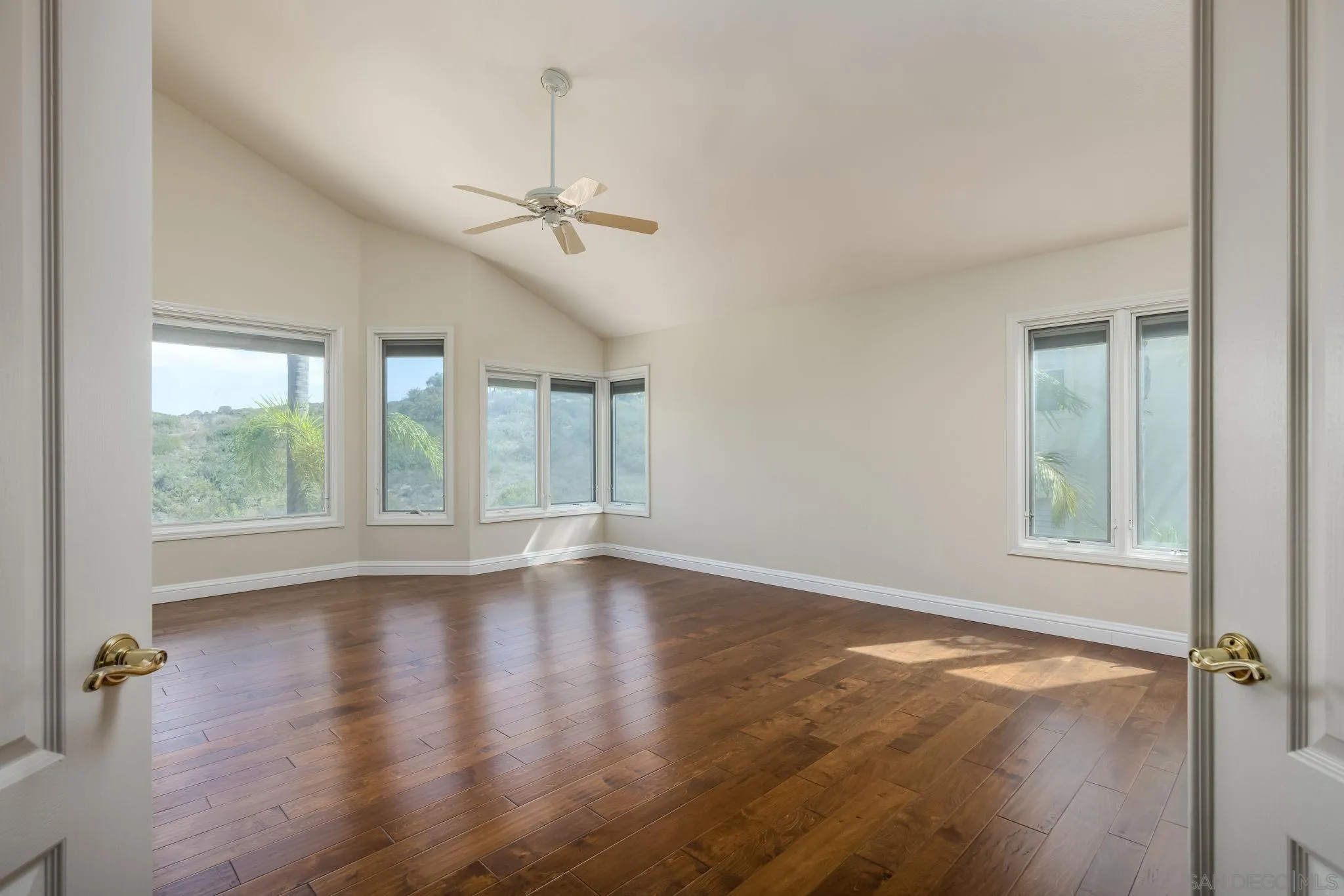 https://cdn.realtyfeed.com/cdn/127/250040636/0abb7a1ffece619a453d5b0b2d422516.webp