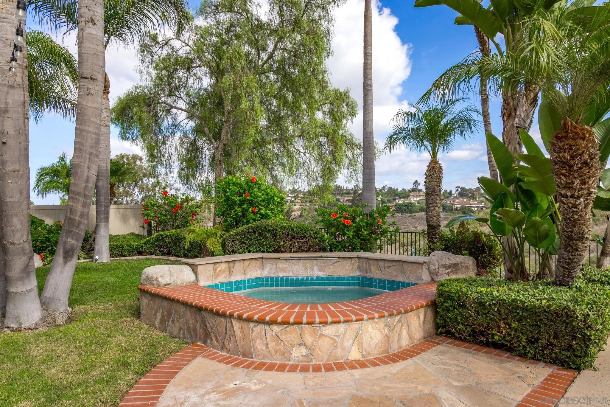 https://cdn.realtyfeed.com/cdn/127/250040636/c0f410e0535b65fd6adfb1937c841079.webp