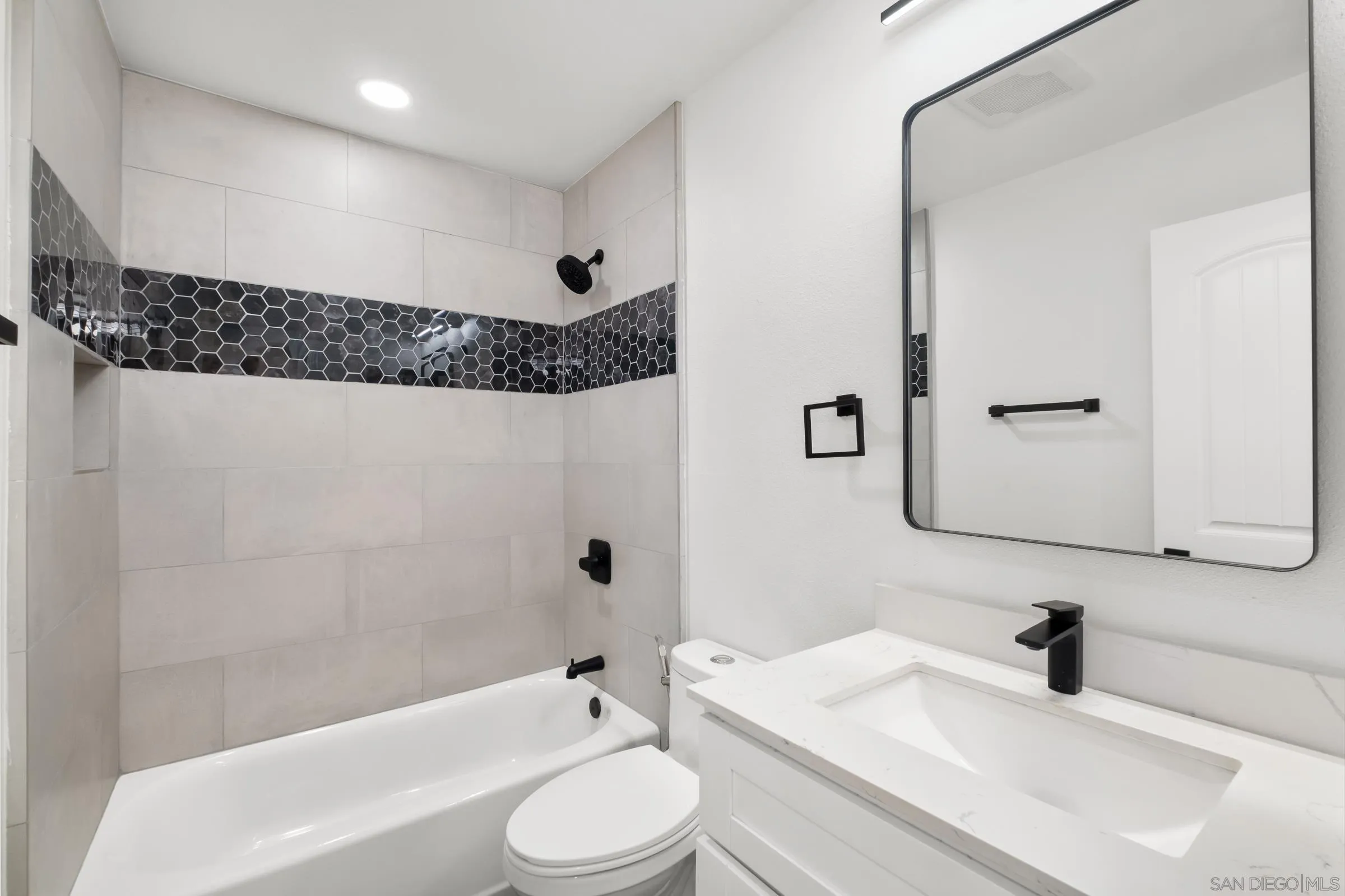 https://cdn.realtyfeed.com/cdn/127/250040640/2aad817f4242bf7a086e01a7116518ad.webp