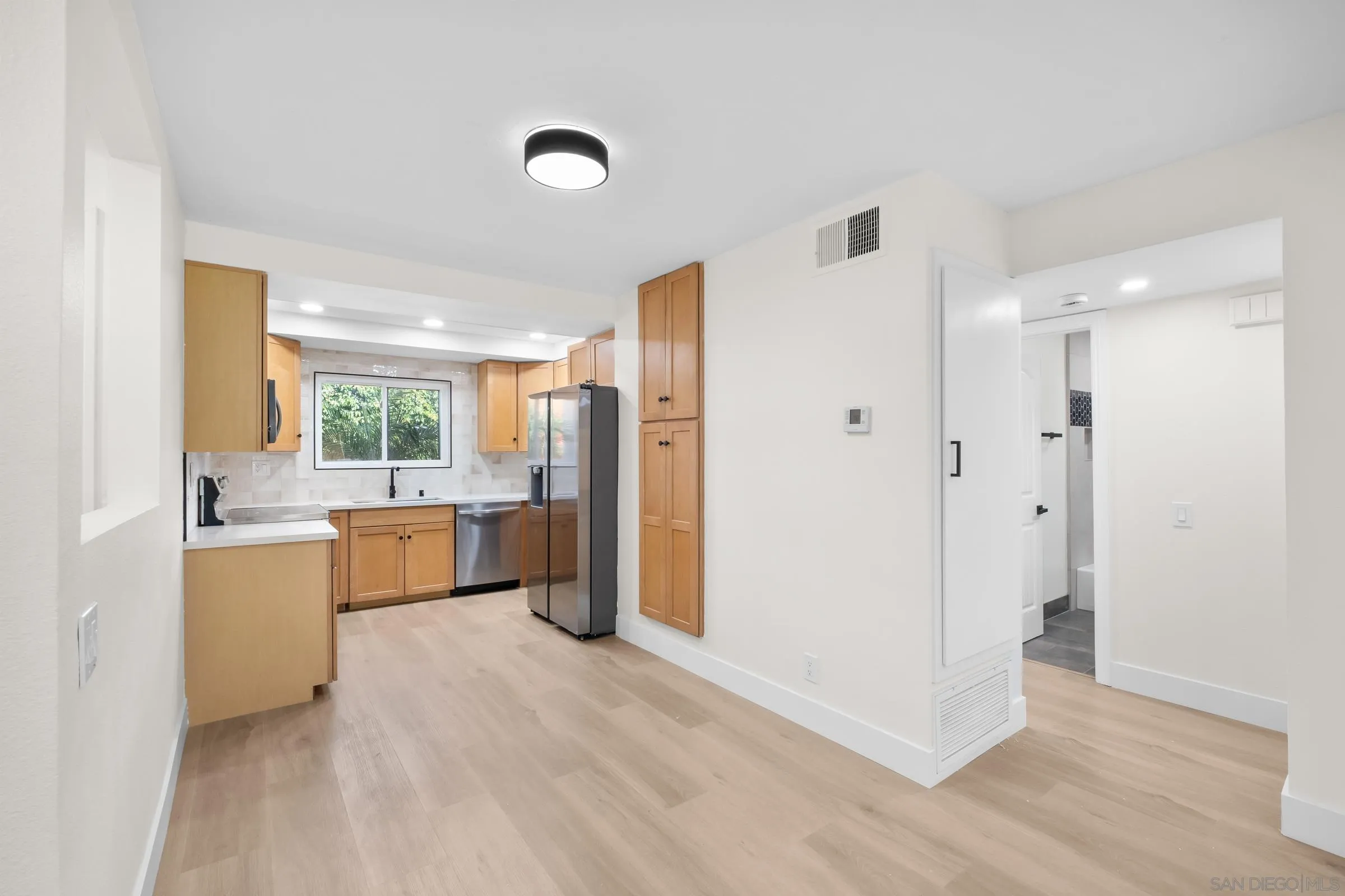 https://cdn.realtyfeed.com/cdn/127/250040640/679aa9b1efb61de7c781a69f8cd3dceb.webp