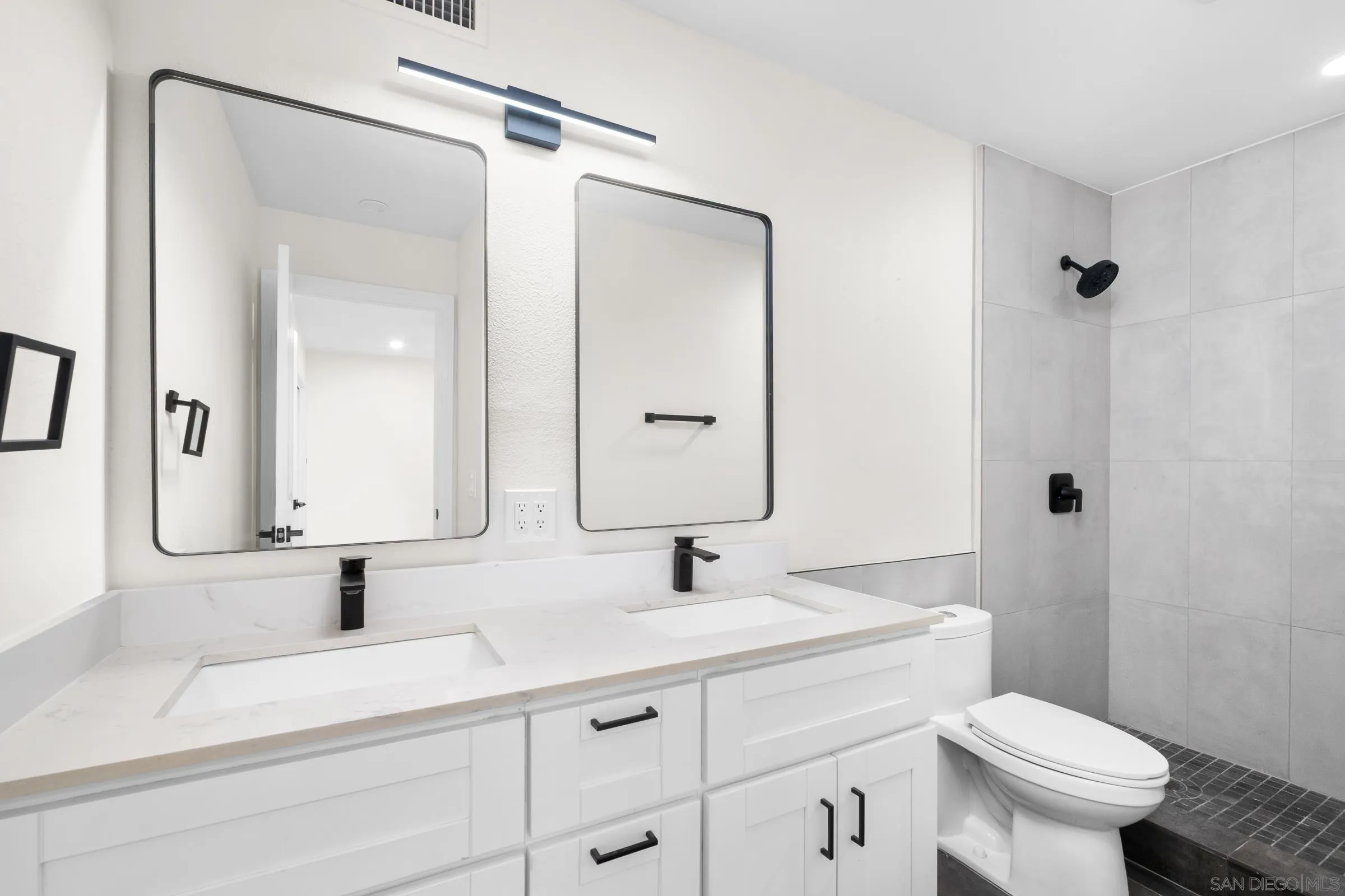 https://cdn.realtyfeed.com/cdn/127/250040640/db30a98b83693f268dd3f9eea923c725.webp