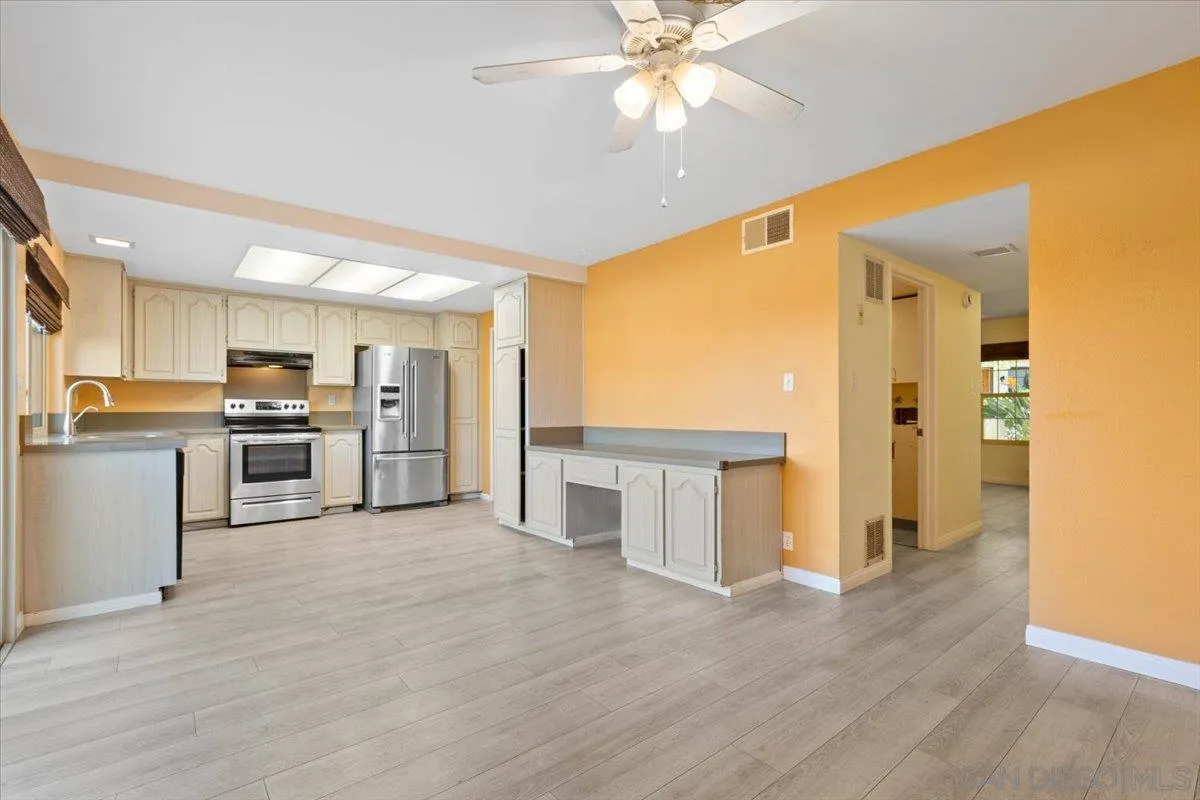 https://cdn.realtyfeed.com/cdn/127/250040643/ea491c4d741f7aaa28056b9fa3ec9921.webp