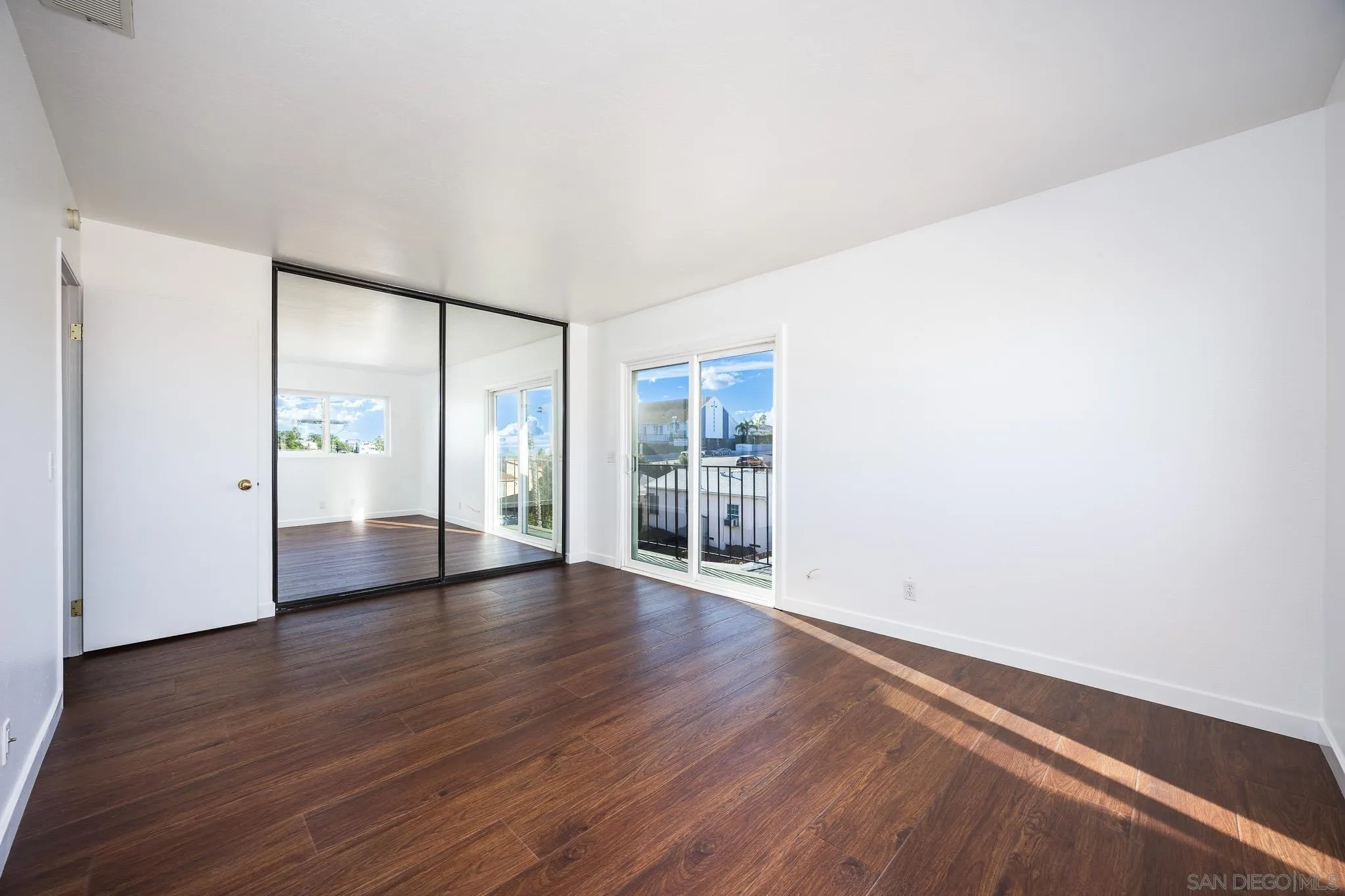 https://cdn.realtyfeed.com/cdn/127/250040647/926909e45a0767bc6edbad540ae4372f.webp