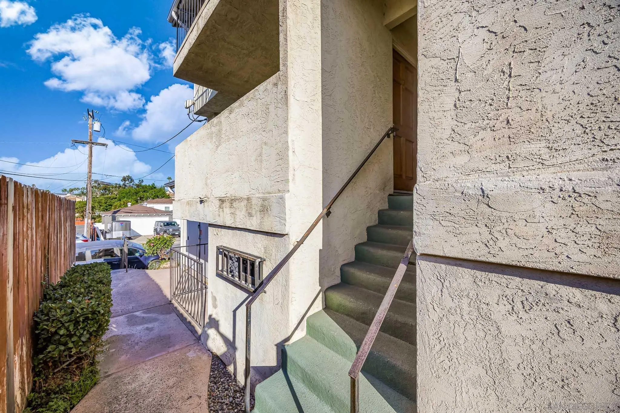 https://cdn.realtyfeed.com/cdn/127/250040647/ea368d68cdebc9bb1e30cc2218b5580a.webp