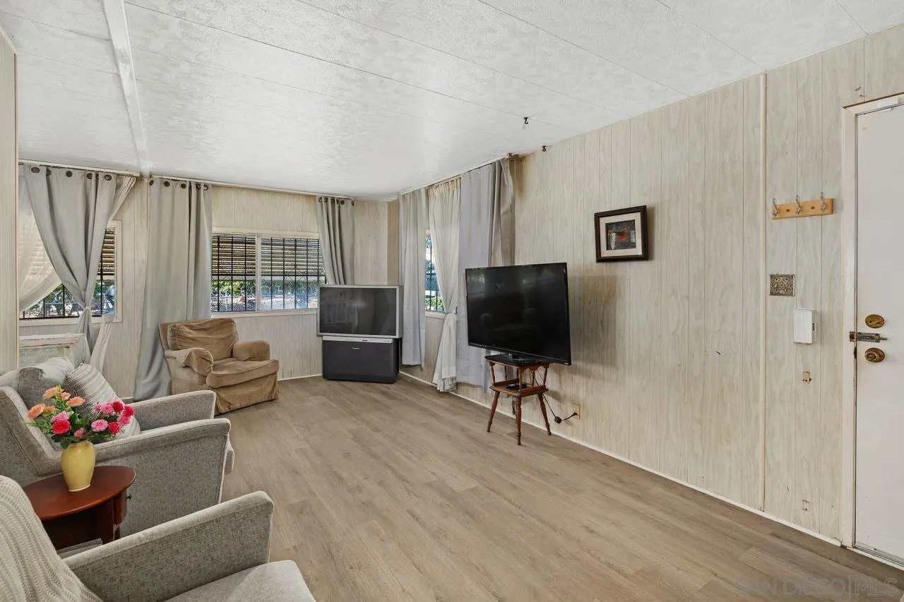 https://cdn.realtyfeed.com/cdn/127/250040648/0a69d0a0912cca1f4f3488eb900df98d.webp