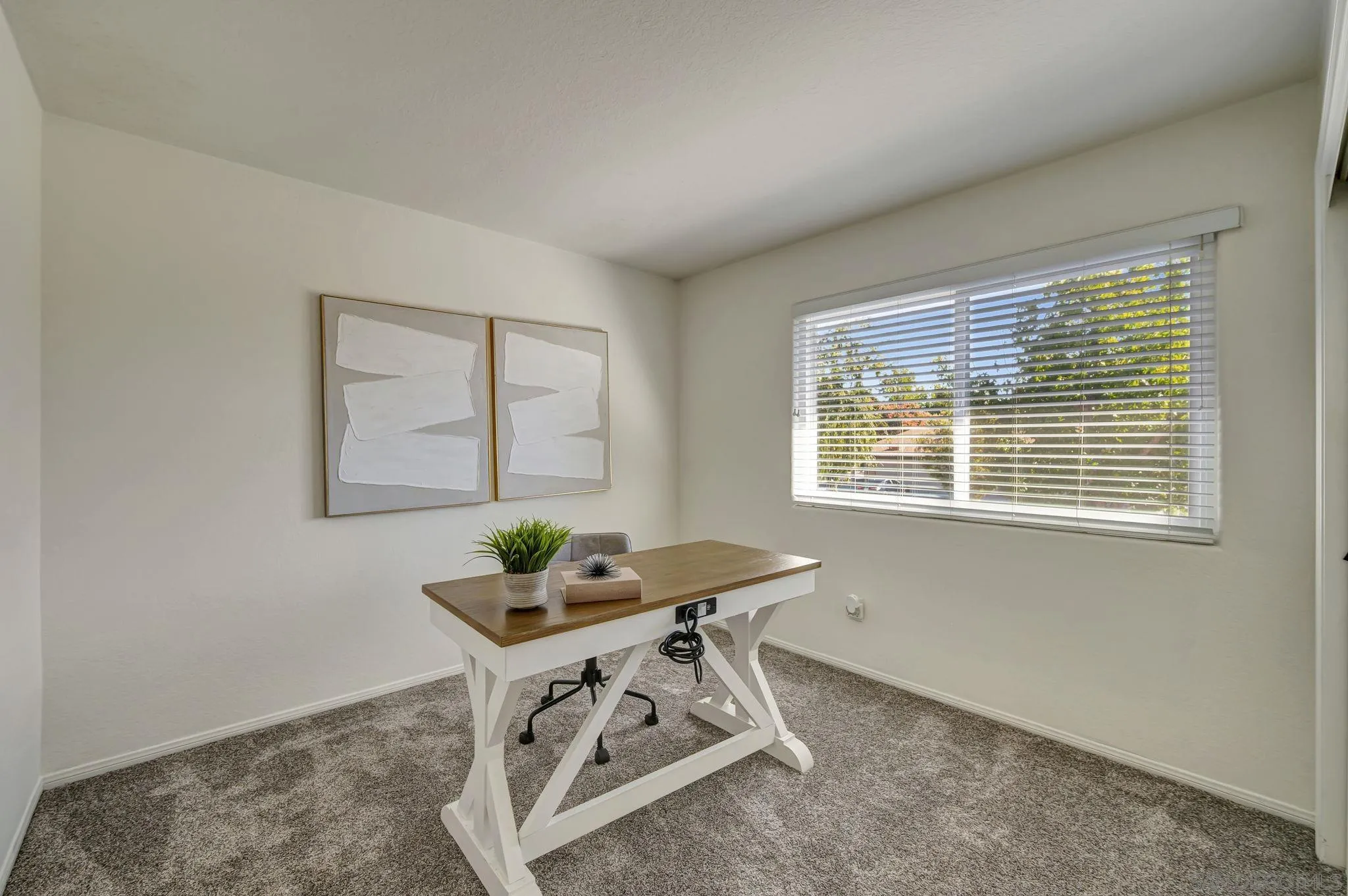 https://cdn.realtyfeed.com/cdn/127/250040650/f5e0f6ea5f2bcb261294d7d266b12a3a.webp