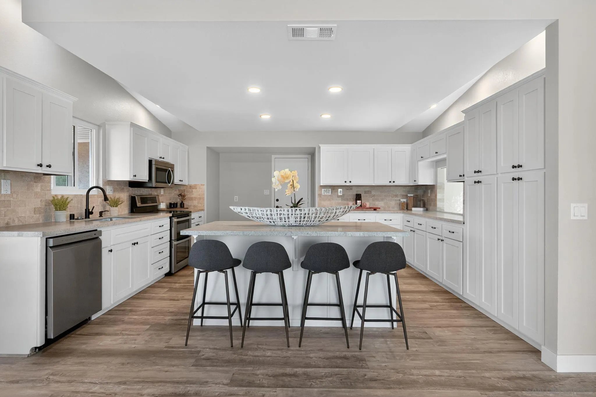 https://cdn.realtyfeed.com/cdn/127/250040651/cce304f9966197b74a0126faca4ade6a.webp