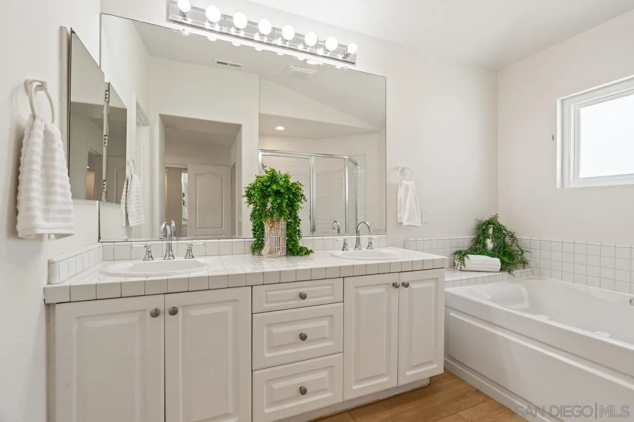 https://cdn.realtyfeed.com/cdn/127/250040652/15c94a64bd9d842535dc9cb7e2ae8fe3.webp