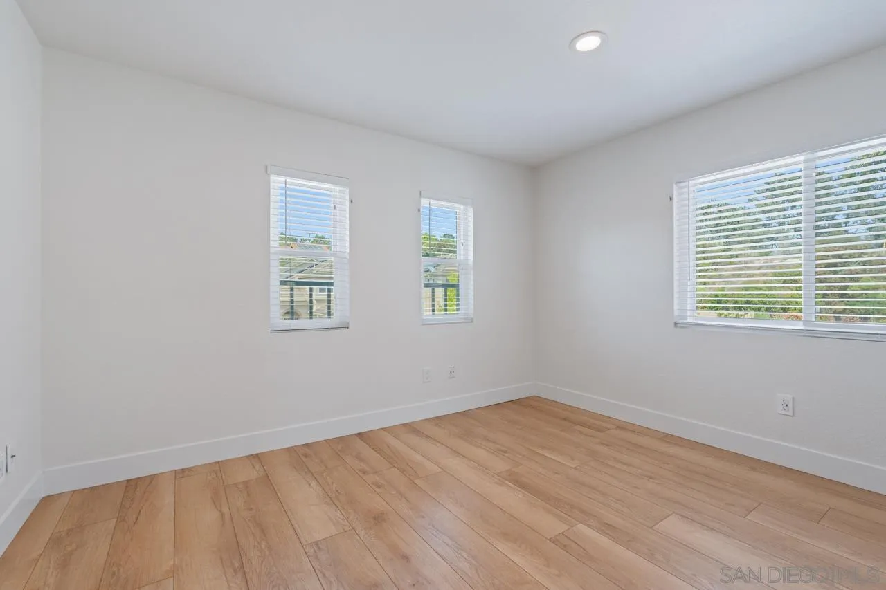 https://cdn.realtyfeed.com/cdn/127/250040652/1d18595dc24e8fd7ce219b58133b1604.webp