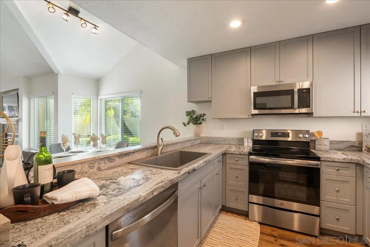 https://cdn.realtyfeed.com/cdn/127/250040653/359e46e3d08053dea0ea138cd35ac26e.webp