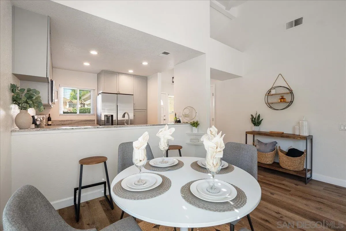https://cdn.realtyfeed.com/cdn/127/250040653/98bc6fbffd3e5c01905c5c21b0c64881.webp
