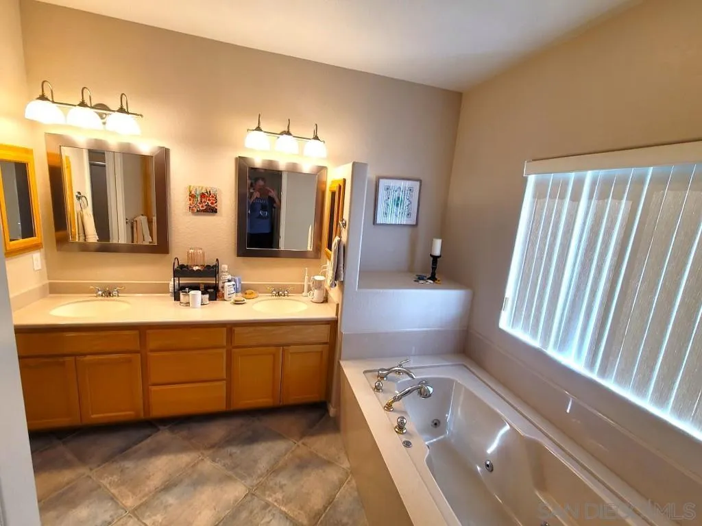 https://cdn.realtyfeed.com/cdn/127/250040654/a827c5430cc29f9ac28f4dab575bf0a5.webp