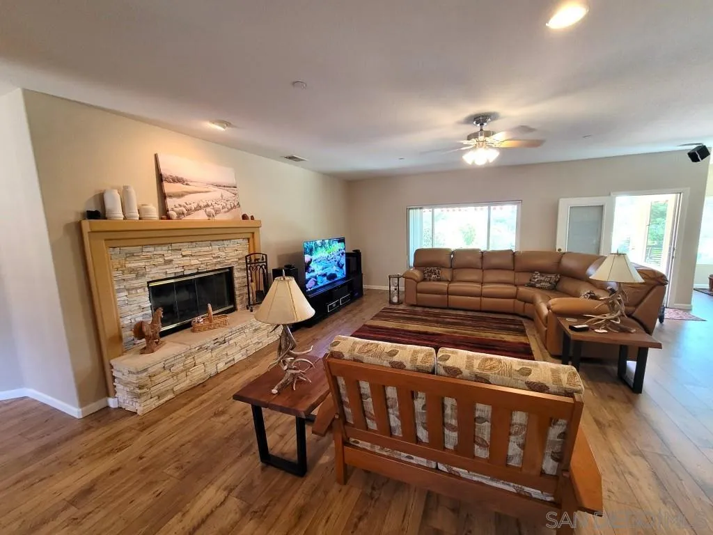 https://cdn.realtyfeed.com/cdn/127/250040654/c89a383f9850531de524c8a48be2fc6f.webp