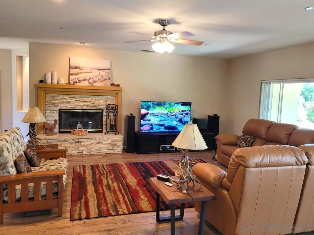https://cdn.realtyfeed.com/cdn/127/250040654/fbfc2e2baf79c7ed3b86b6eaaec00d53.webp