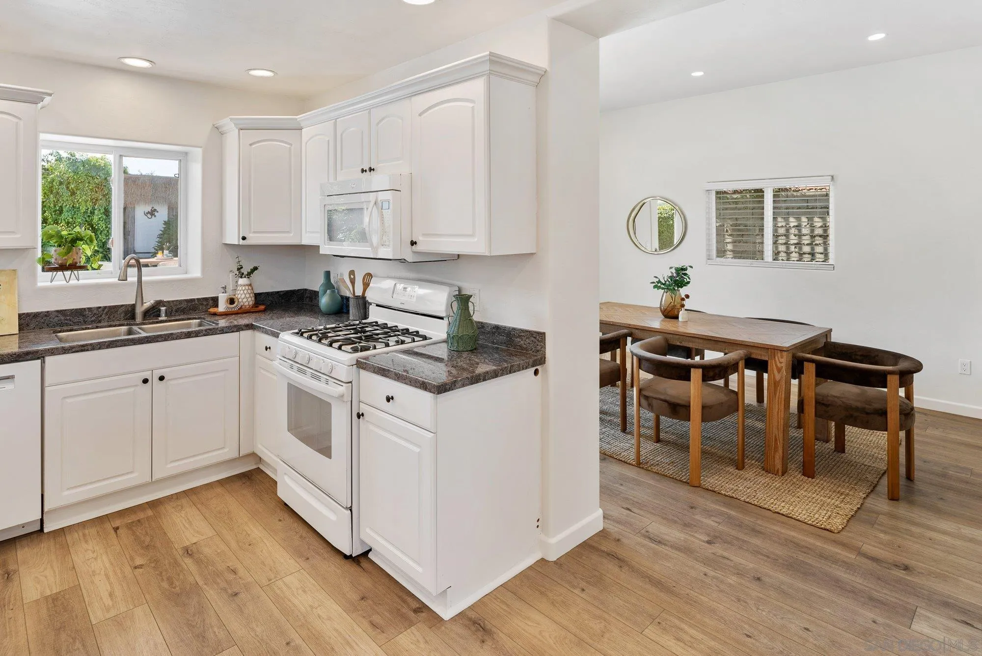https://cdn.realtyfeed.com/cdn/127/250040656/7f86b1cb67880ed3e7941e56ca5a7162.webp