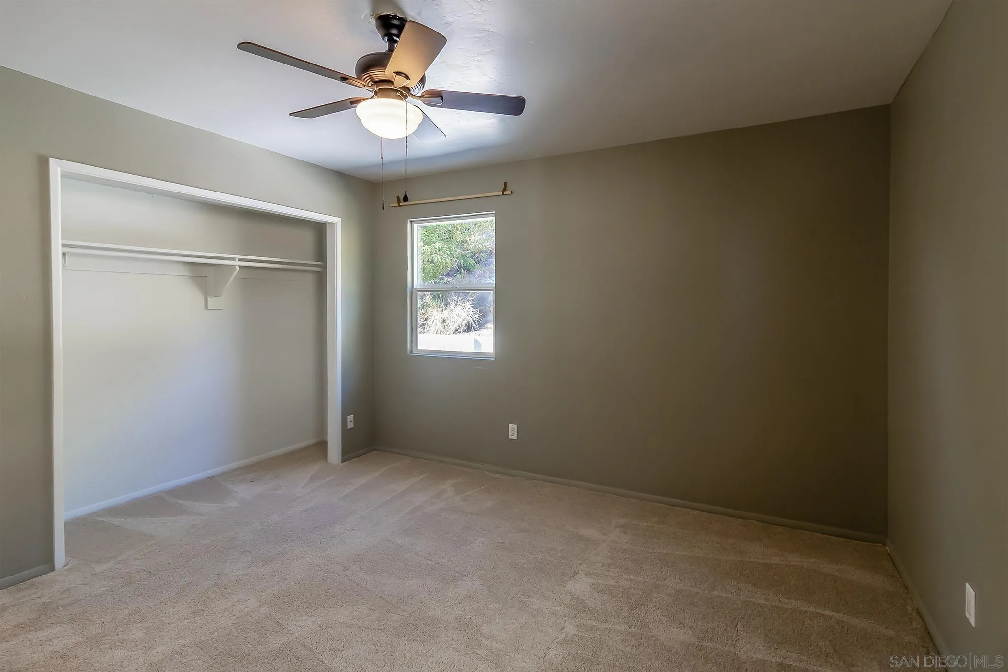 https://cdn.realtyfeed.com/cdn/127/250040659/e369ffe9cf41285f41a9c24cadcc5c06.webp