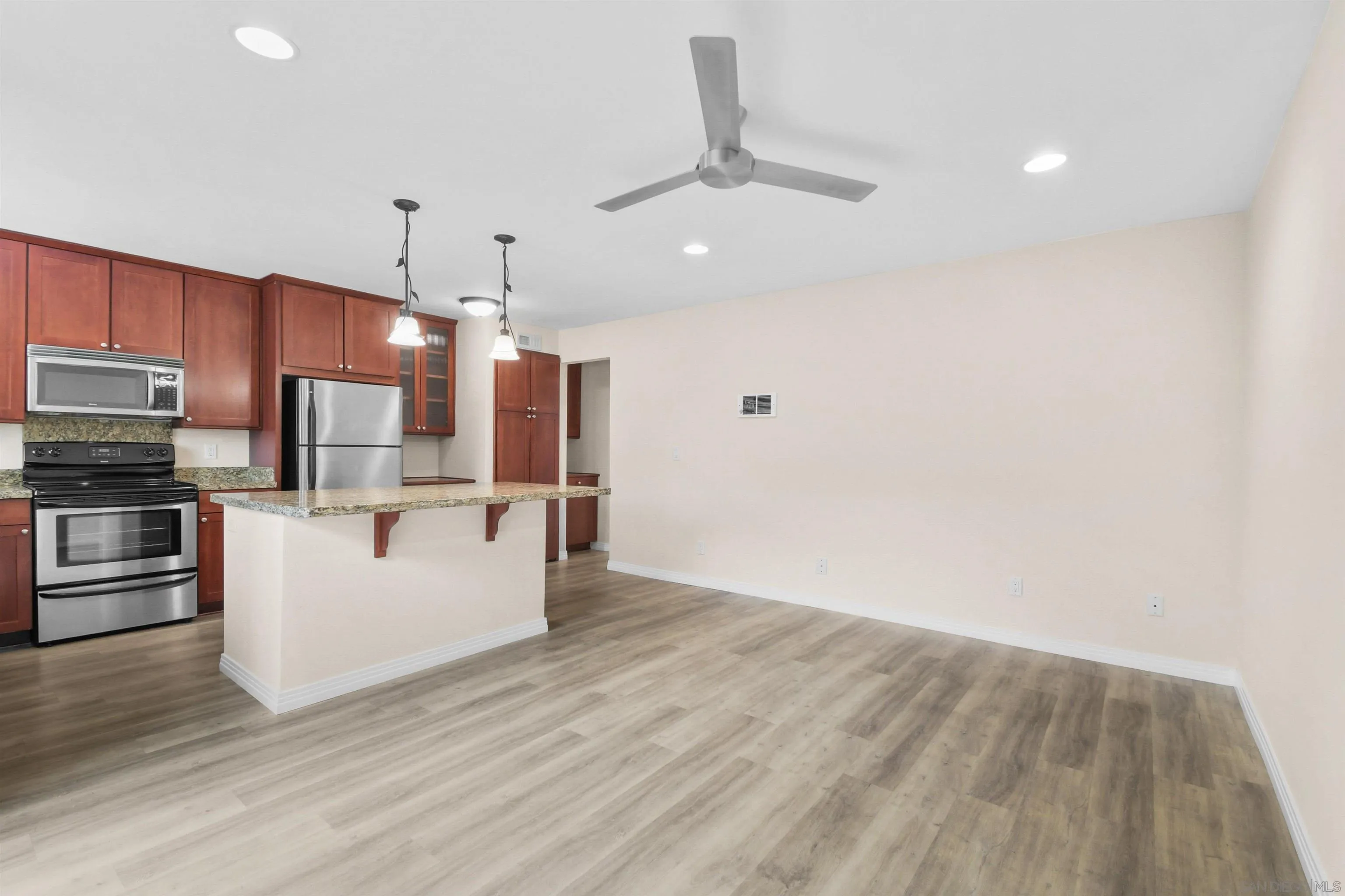 Photo #10: 250040664 Listing: Photo #10