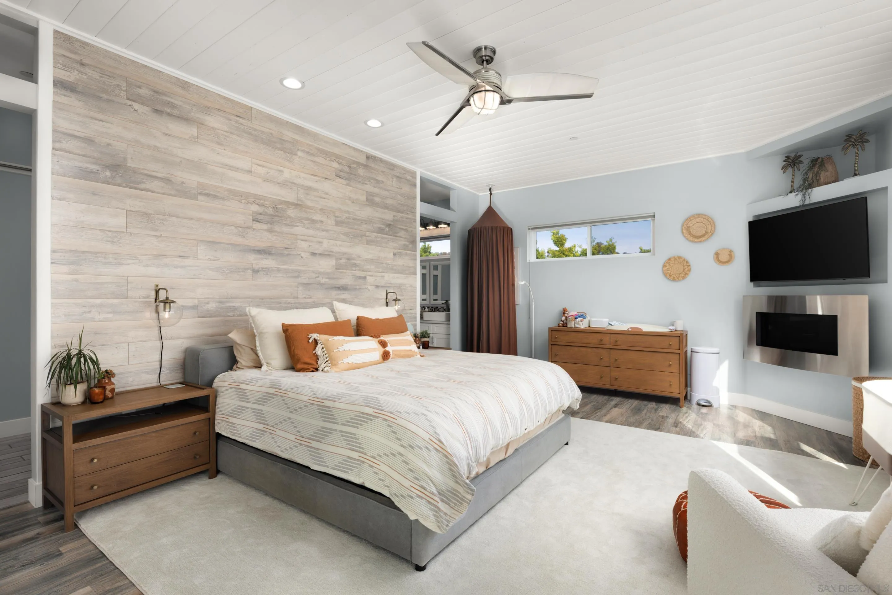 https://cdn.realtyfeed.com/cdn/127/250040670/038225f24d5e245d847e84cc3bf1ed7f.webp