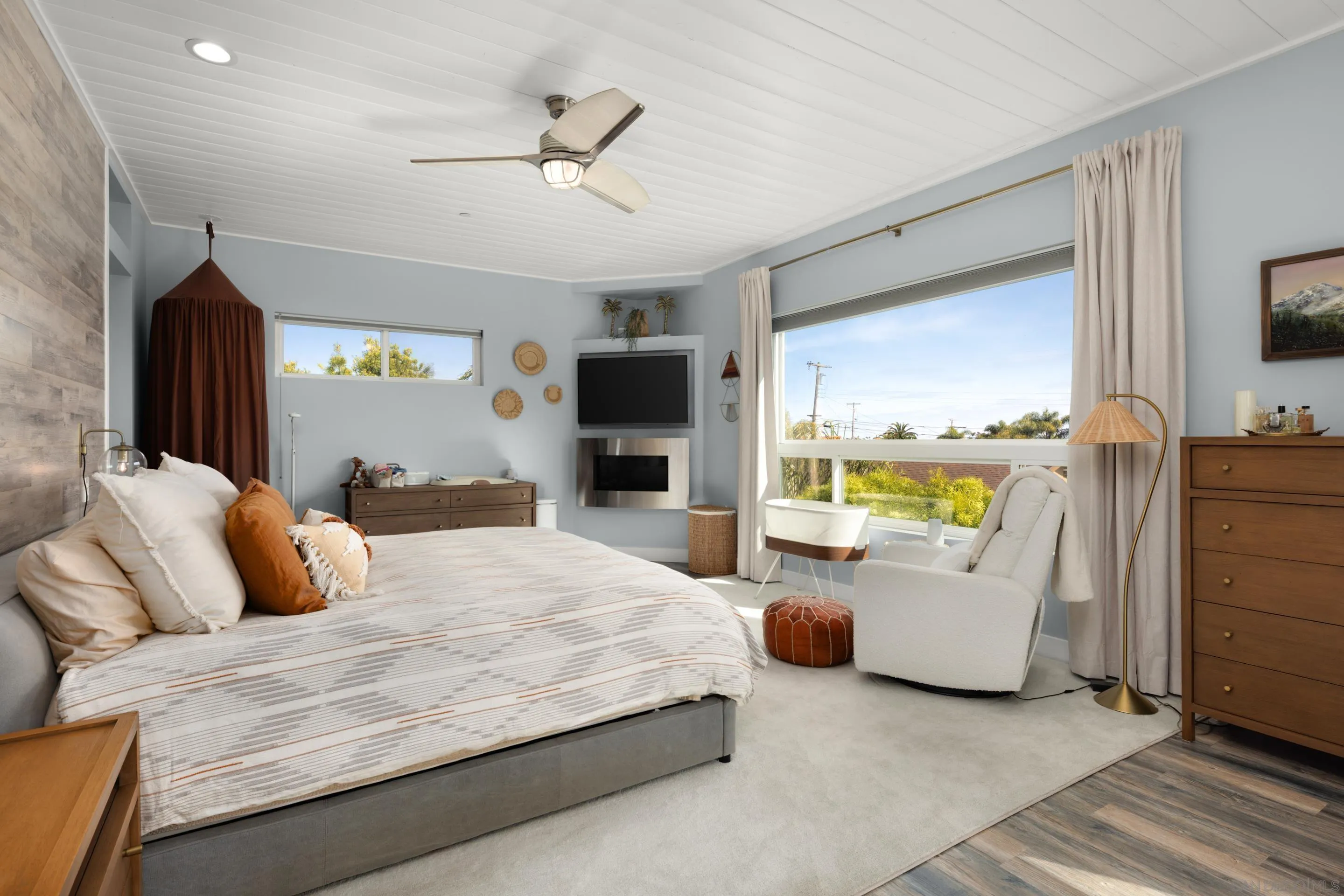 https://cdn.realtyfeed.com/cdn/127/250040670/5be9ba22f13a4c51aa279556f33d9f18.webp