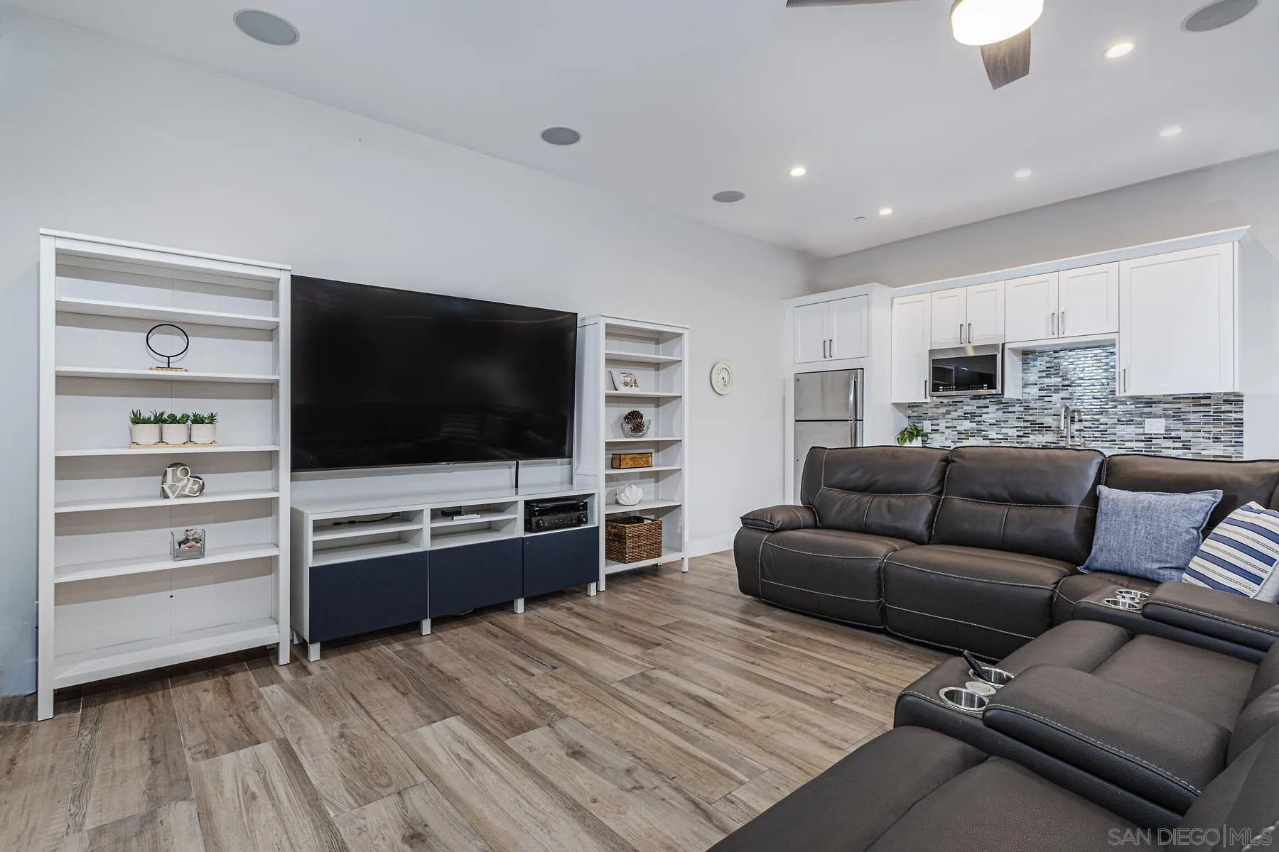 https://cdn.realtyfeed.com/cdn/127/250040674/e5e7e6d8d2e7fda0d7306617b7fa5a2a.webp