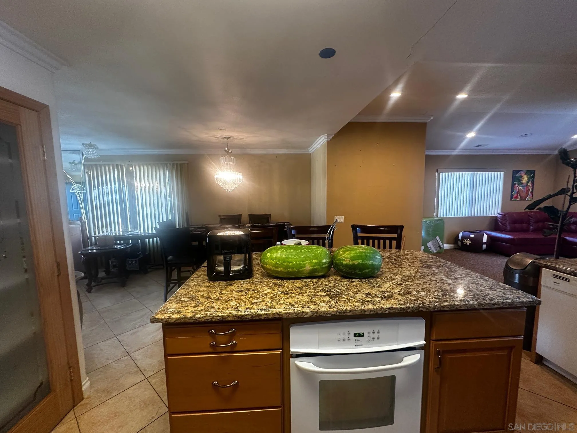 https://cdn.realtyfeed.com/cdn/127/250040678/a1fa0e3996ad38d505fddd0949ee1bd4.webp