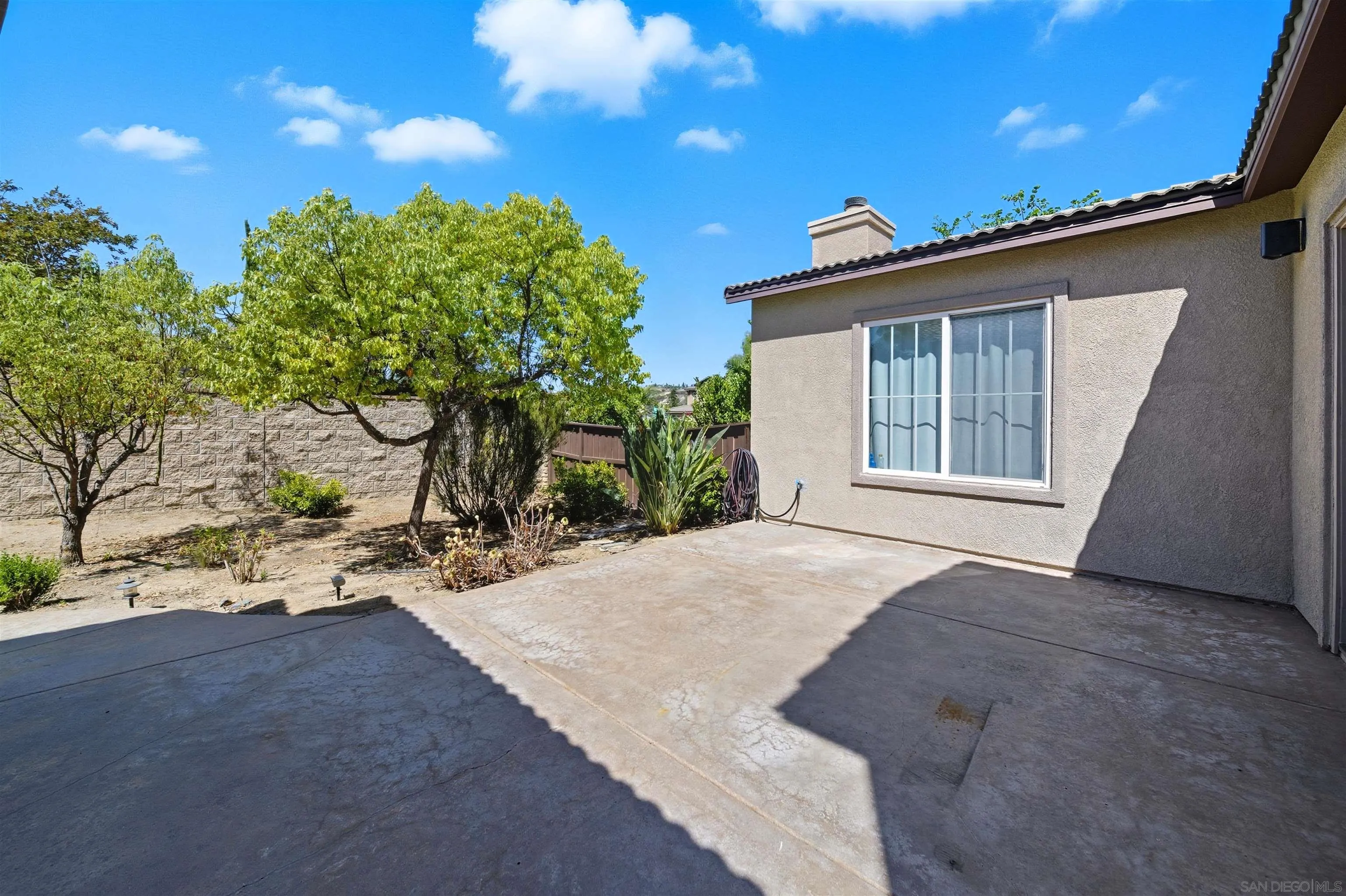 https://cdn.realtyfeed.com/cdn/127/250040679/4adf3d1b6653a9ba379daff4ebf67c4b.webp
