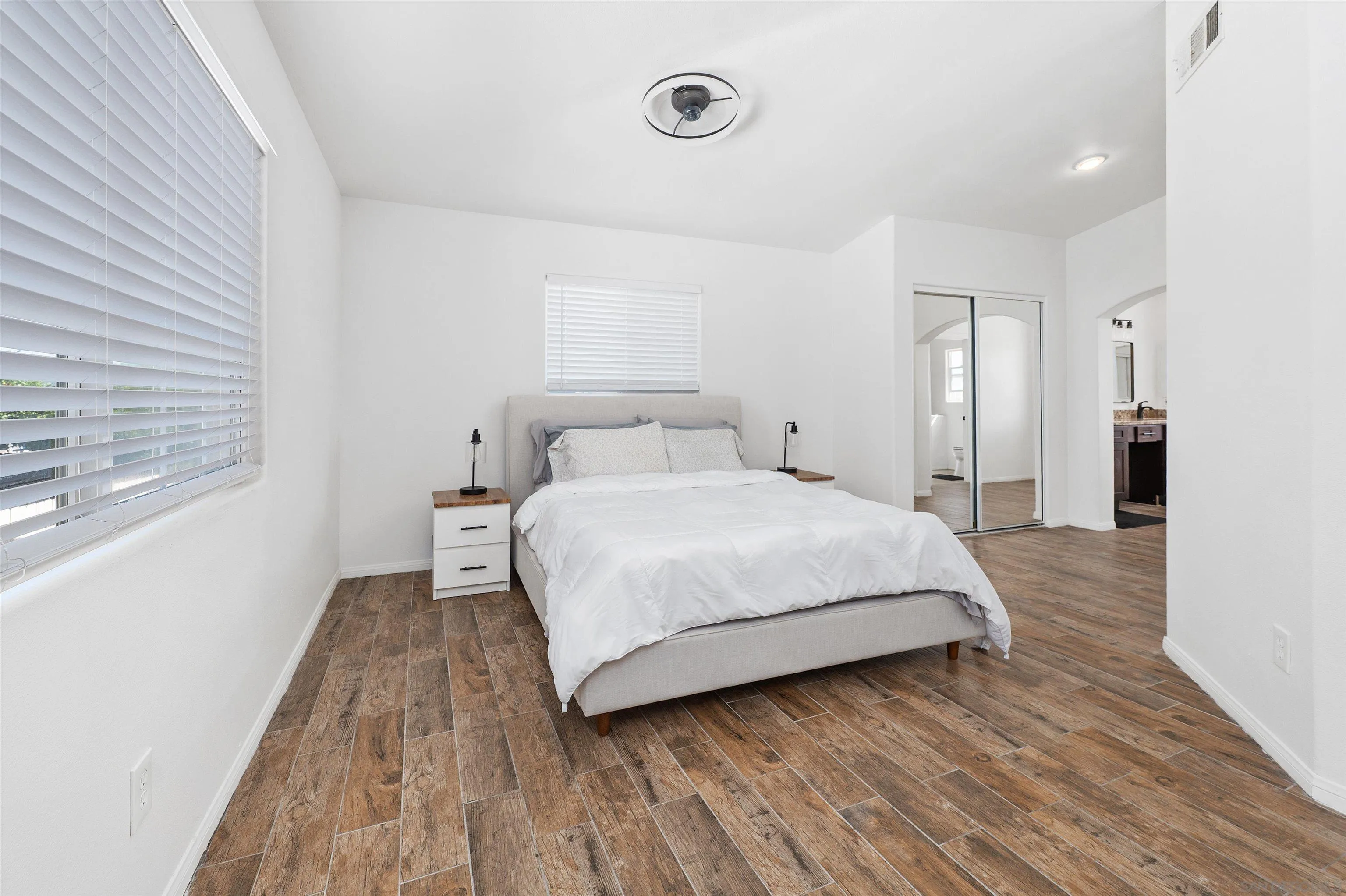 https://cdn.realtyfeed.com/cdn/127/250040683/8d157e16c0412eb24462425068a941cd.webp