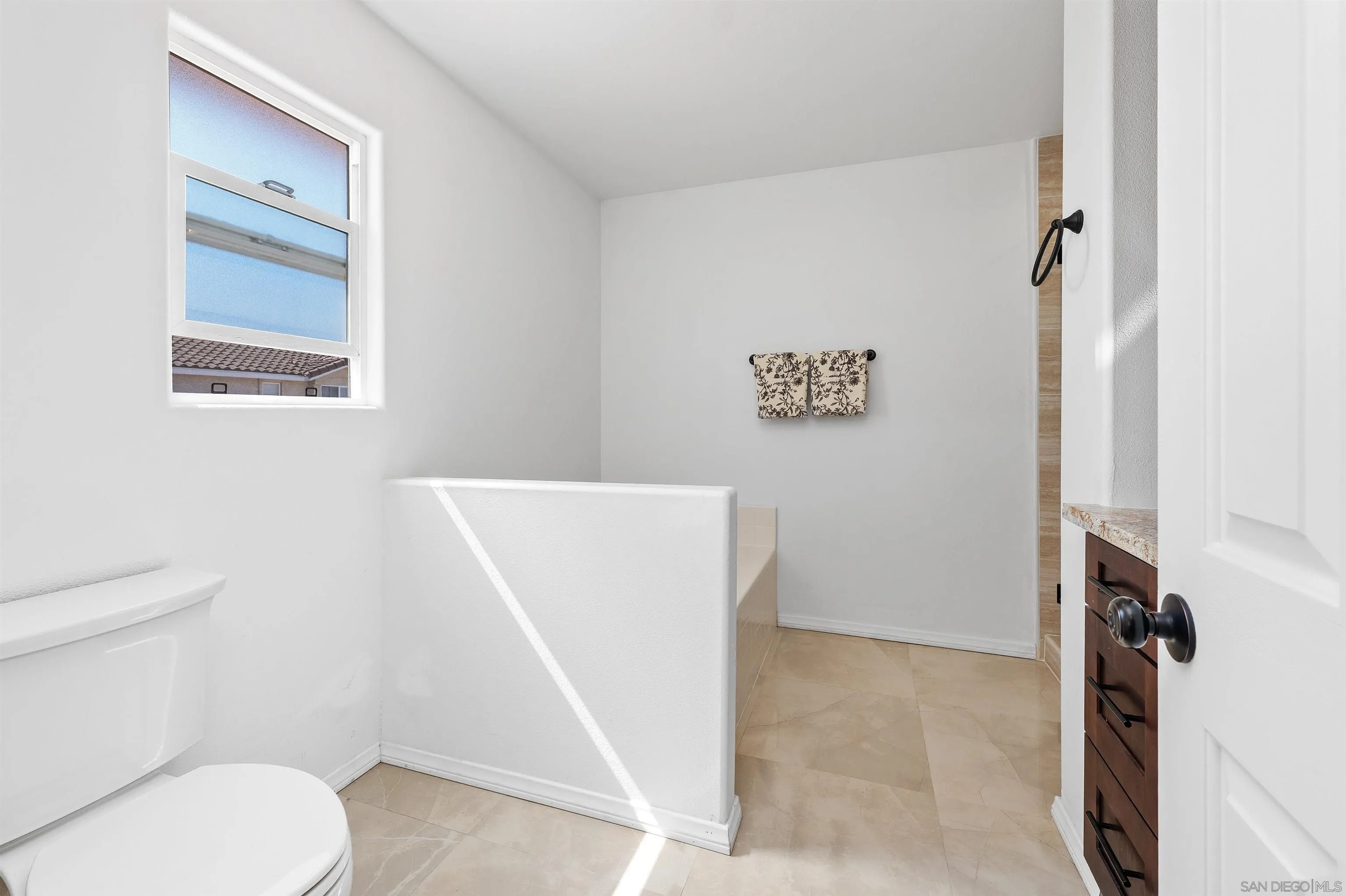 https://cdn.realtyfeed.com/cdn/127/250040683/fc9fa827613be0807d25fb83d6c92014.webp