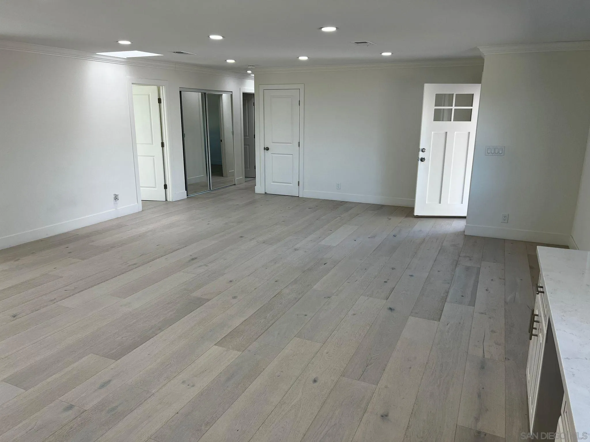 https://cdn.realtyfeed.com/cdn/127/250040691/e3b382b44f61a0a762bb07af751cd220.webp