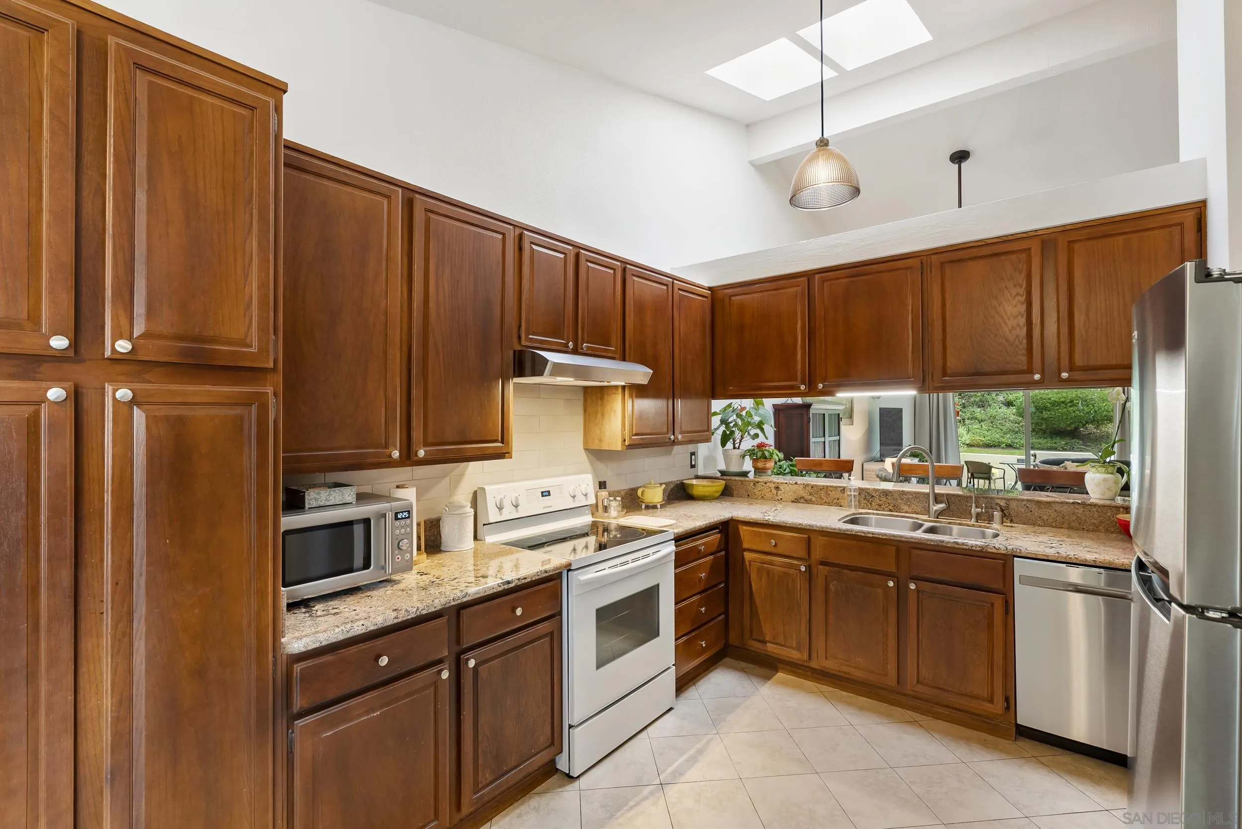 https://cdn.realtyfeed.com/cdn/127/250040692/0a4d83f1091726cc9d0d79c7e792db13.webp