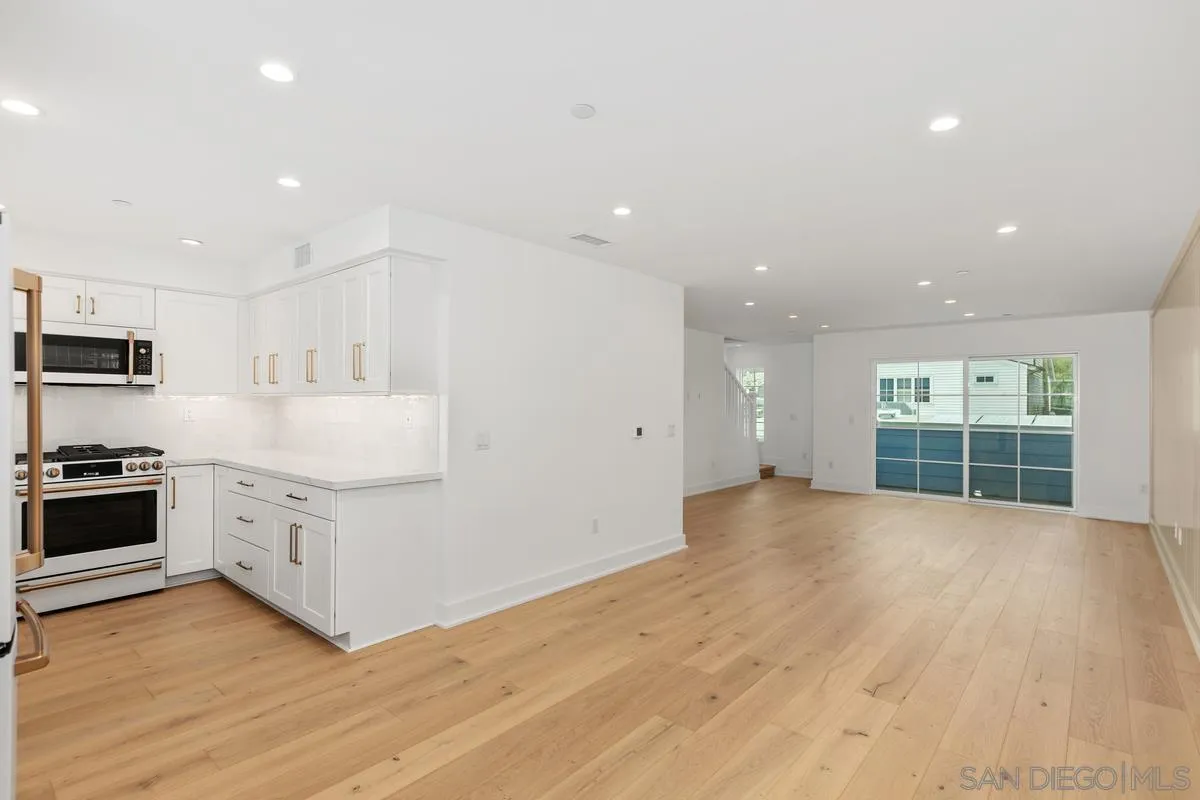 Photo #17: 250040694 Listing: Photo #17